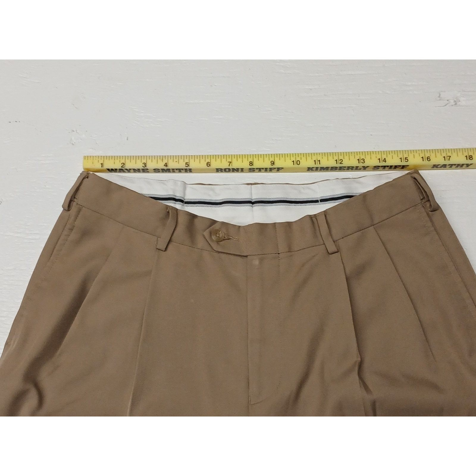 Jos. A. Bank Jos A. Bank Tan (34x29) Comfort Relaxed Casual Pants Size US 34 / EU 50 - 6 Thumbnail