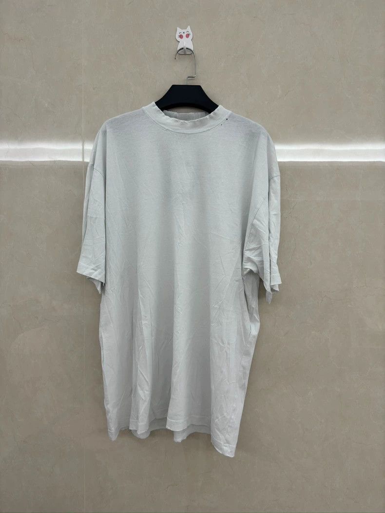 Balenciaga Balenciaga Embroidered logo ripped short sleeves at neckli Size US S / EU 44-46 / 1 - 1 Thumbnail
