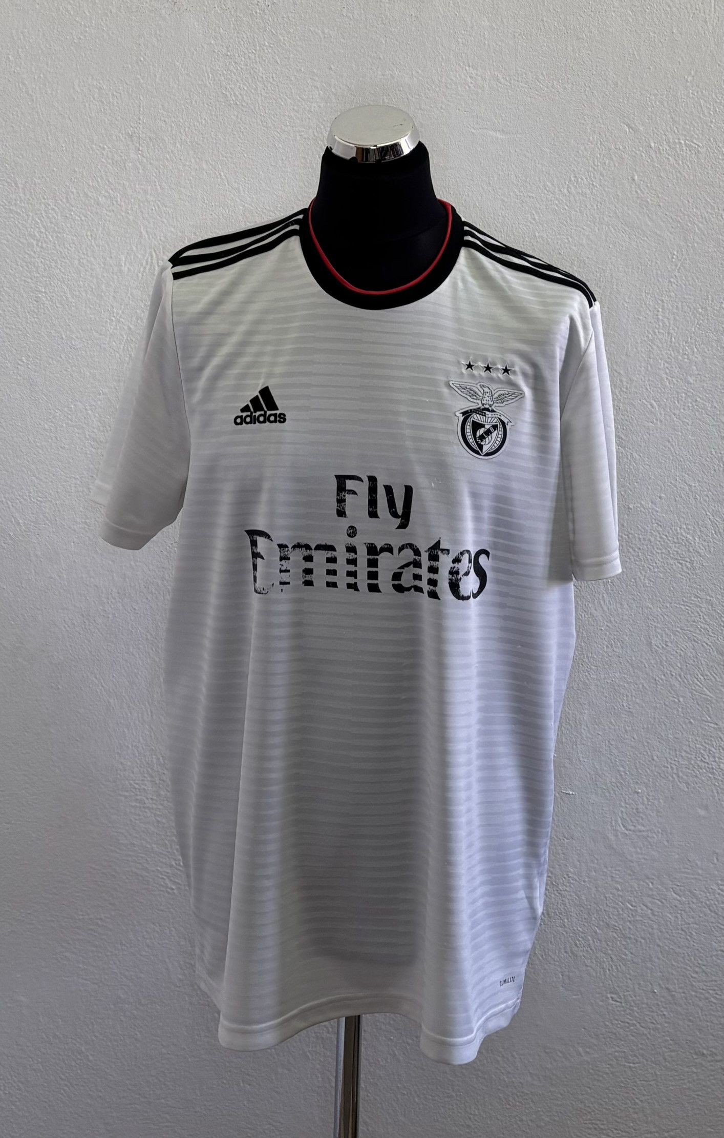 Adidas SL Benfica 2018/2019 Adidas Football Jersey Size XL Size US XL / EU 56 / 4 - 1 Thumbnail
