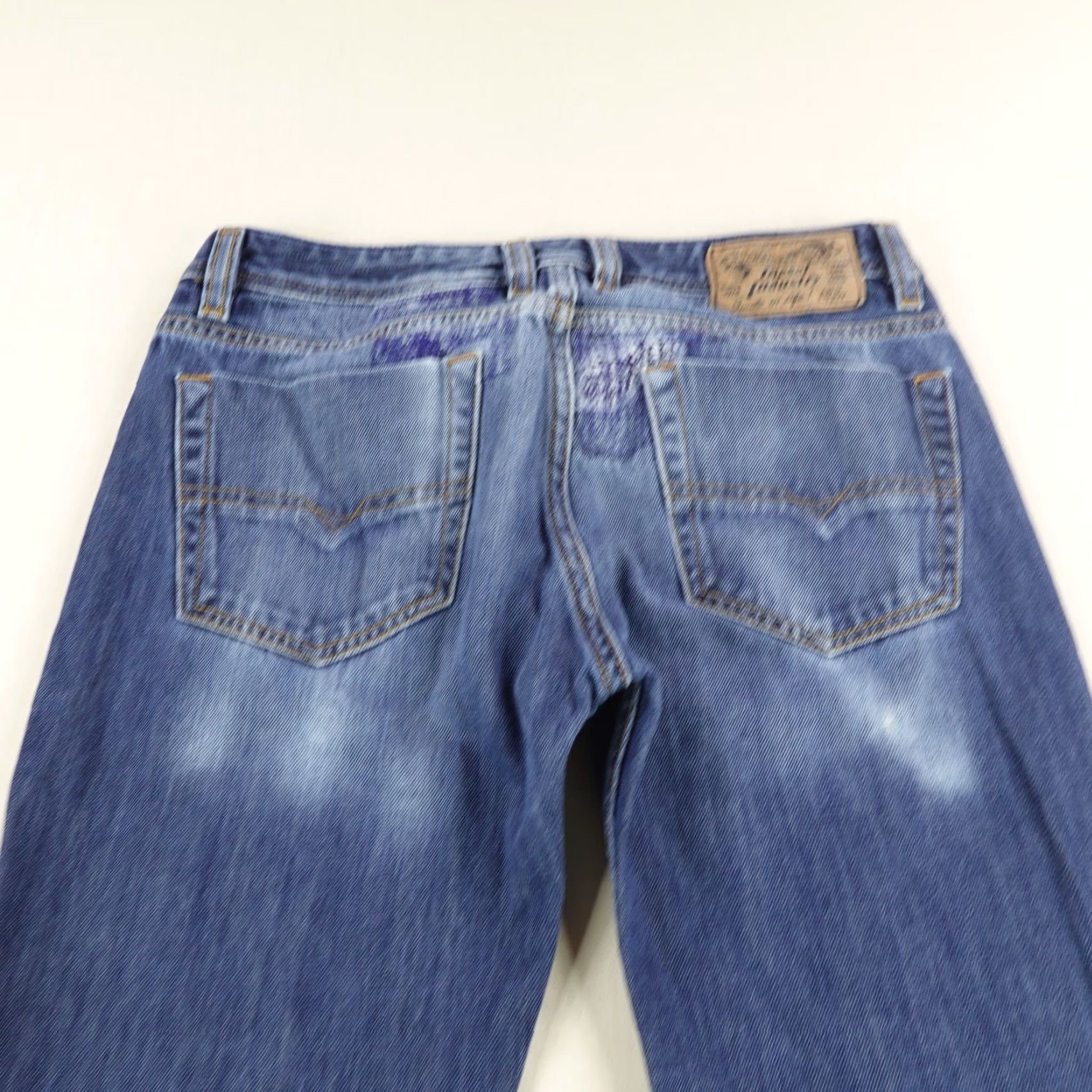 Diesel VINTAGE Diesel Viker Jeans Mens 30x34 Denim Regular Straight Leg Blue 90s Grunge Button Fly Size US 30 / EU 46 - 6 Thumbnail
