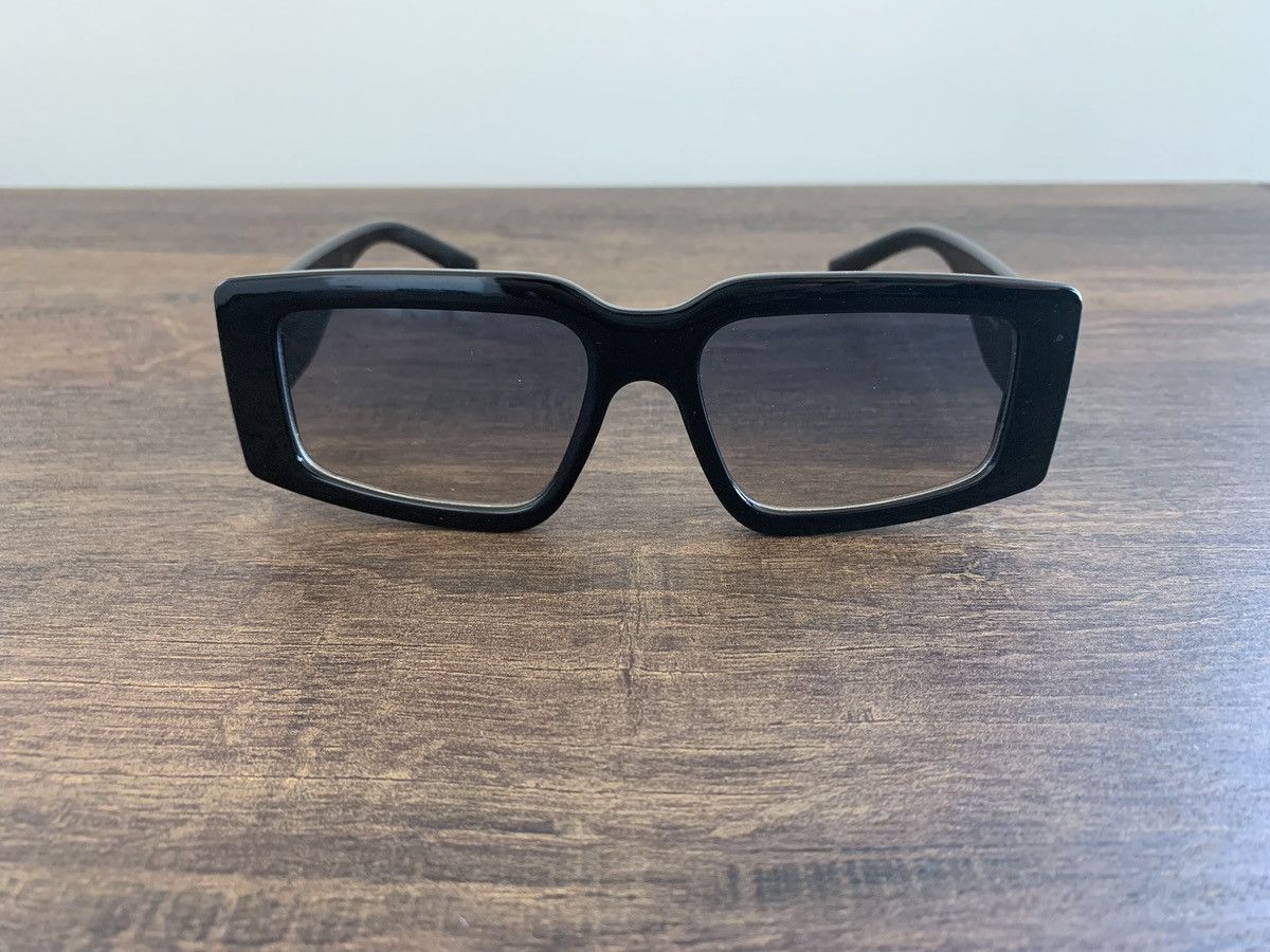 Vintage black sunglasses for men and women Size ONE SIZE - 1 Thumbnail
