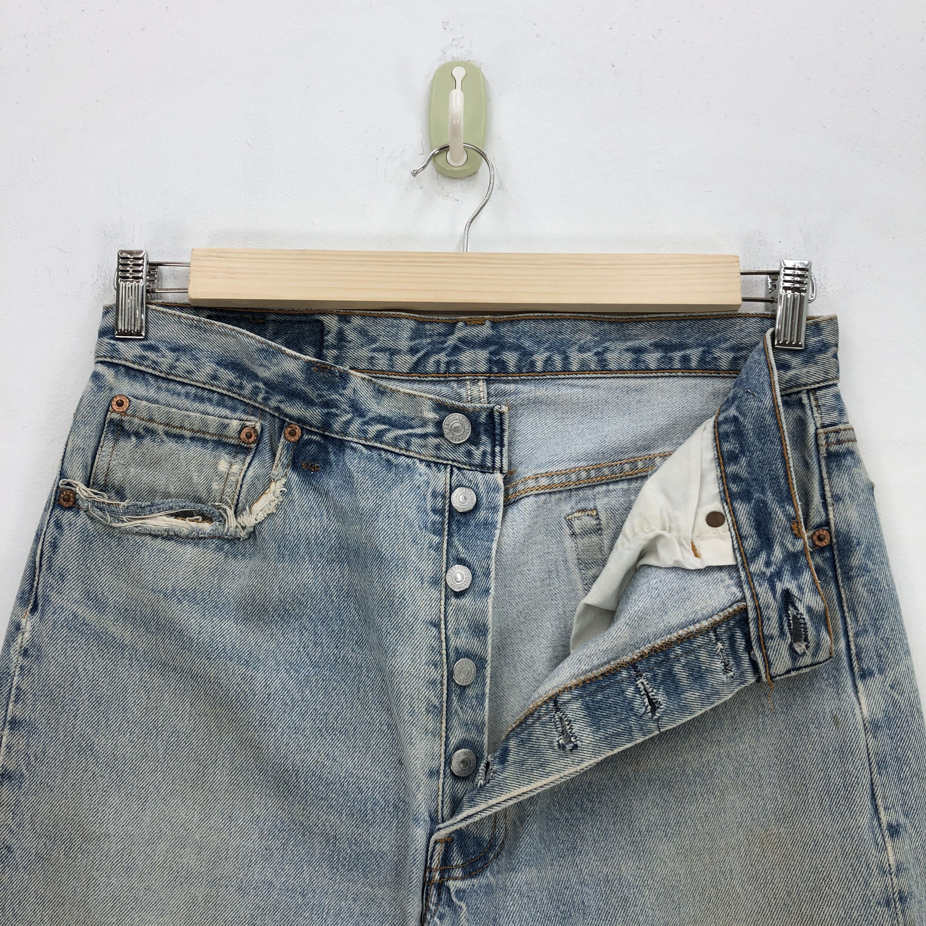 Levi's Vintage Levis 501 Light Wash Jeans Levi's Grunge Faded Denim Size US 32 / EU 48 - 5 Thumbnail