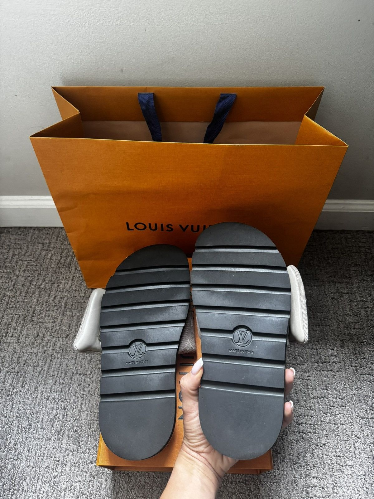 Louis Vuitton Louis Vuitton Pool Pillow Flat Comfort Mule Size US 10 / IT 40 - 4 Thumbnail