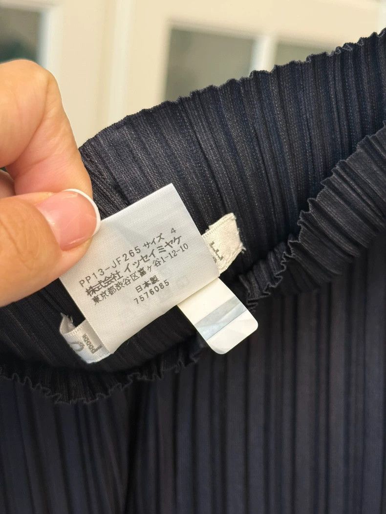 Issey Miyake Issey Miyake size:4 Black pleated straight-leg pants Size 31" - 4 Thumbnail