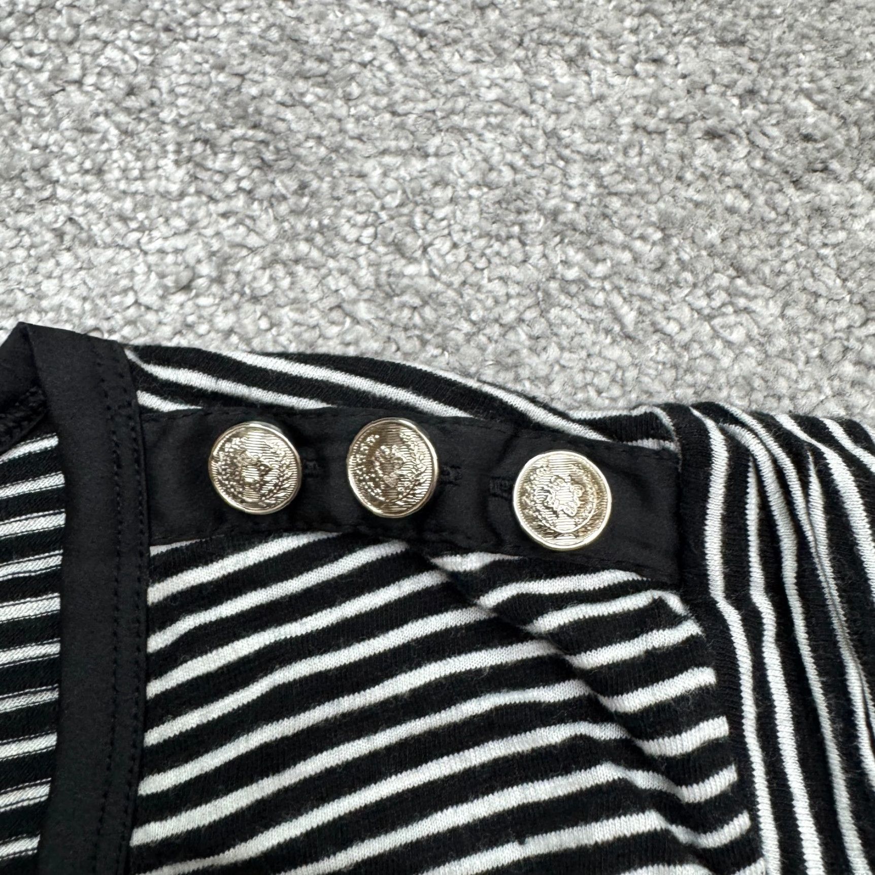 White House Black Market White House Black Market Sleeveless Striped V-Neck Blouse Womens Medium Casual Knit Top Size M / US 6-8 / IT 42-44 - 4 Thumbnail
