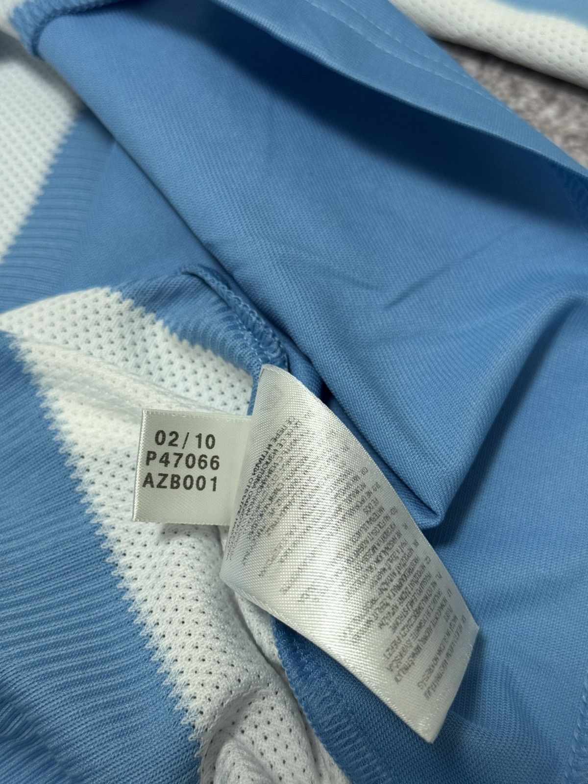 Vintage Adidas Argentina Lionel Messi #10 2010/2011 Soccer Jersey Size US M / EU 48-50 / 2 - 3 Thumbnail