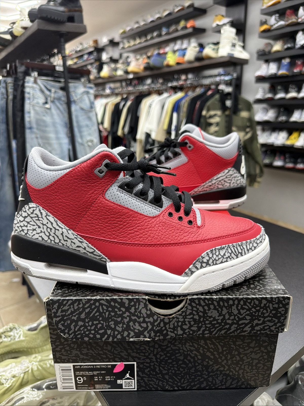 Jordan Brand Air Jordan 3 Retro SE Fire Red Mens Size 9.5 Super Clean Size US 9.5 / EU 42-43 - 1 Thumbnail