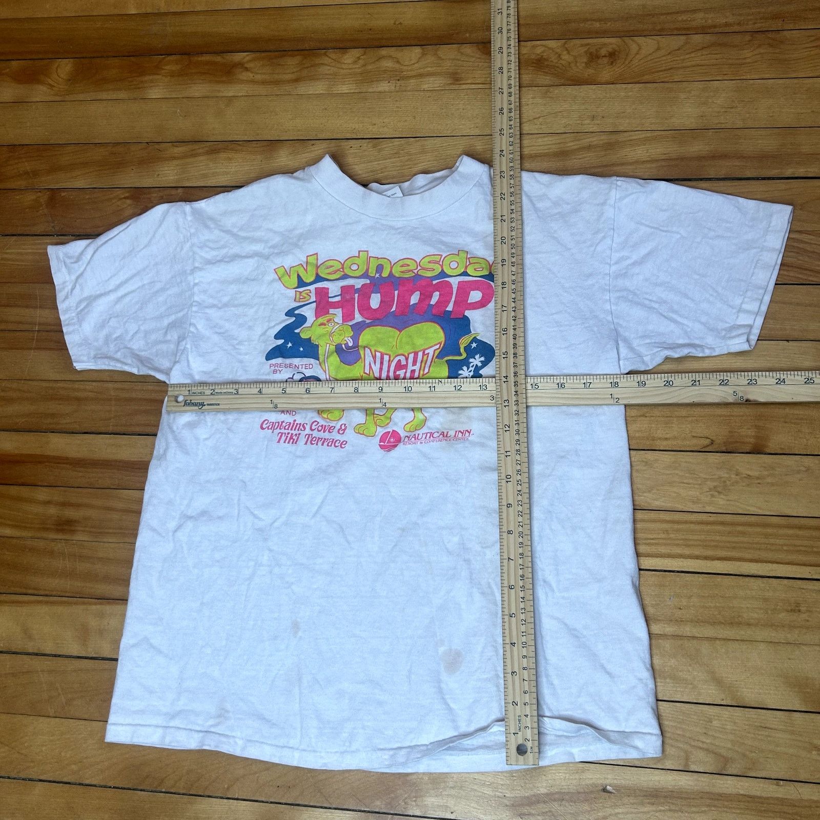 Hanes Vintage 90s Hump Day T-Shirt Large Size US L / EU 52-54 / 3 - 4 Thumbnail