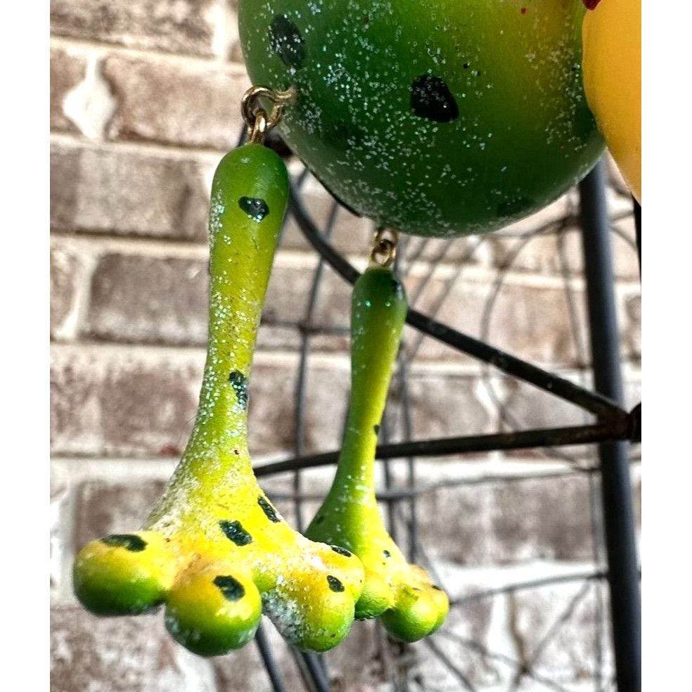 Vintage Vintage Frog Ornament Christmas Dangling Legs Holding Orname Size ONE SIZE - 11 Thumbnail