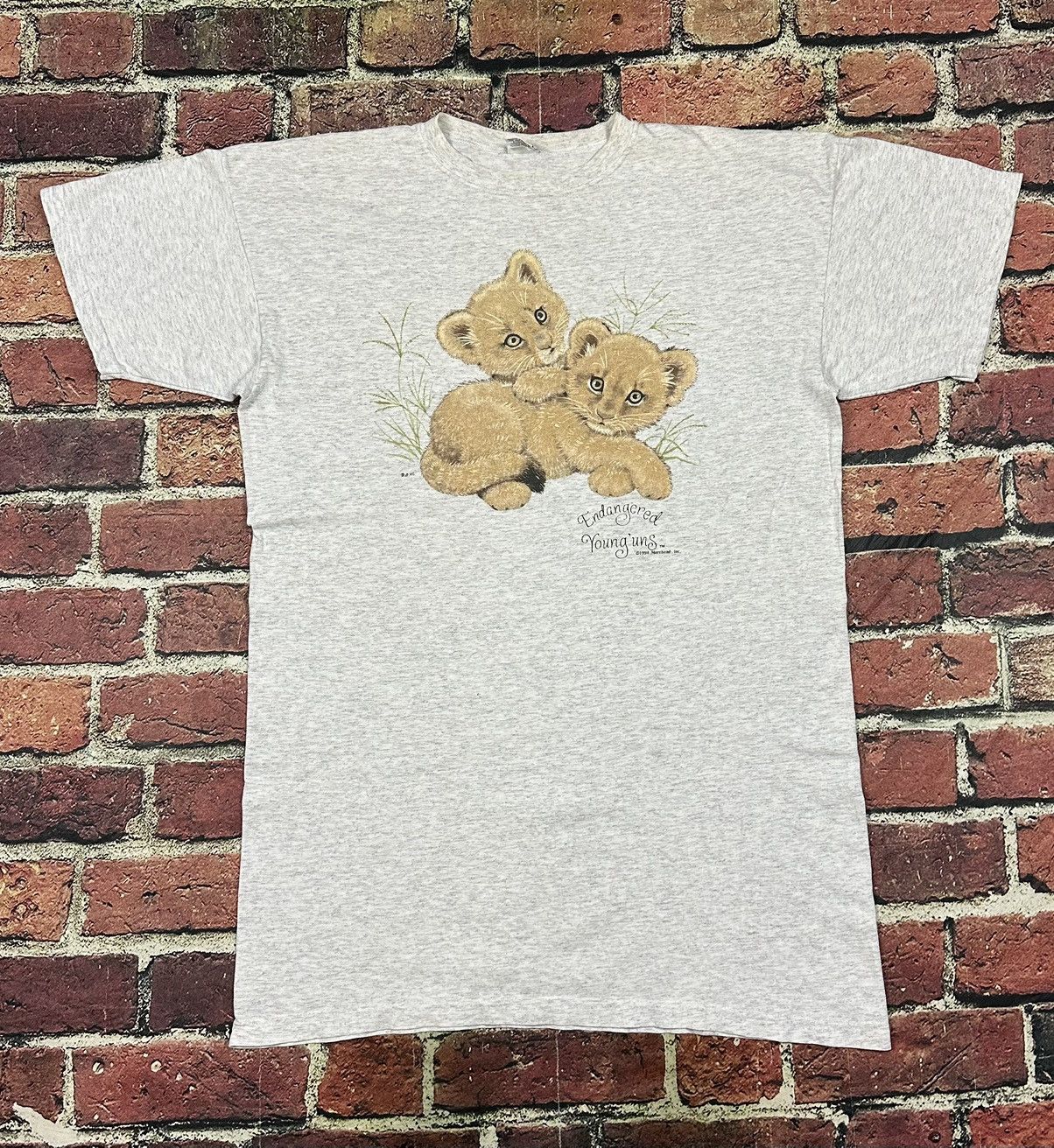 Vintage Vintage Endangered Young’uns Lion Cubs Nature Art Tee Animal Size US XL / EU 56 / 4 - 1 Thumbnail