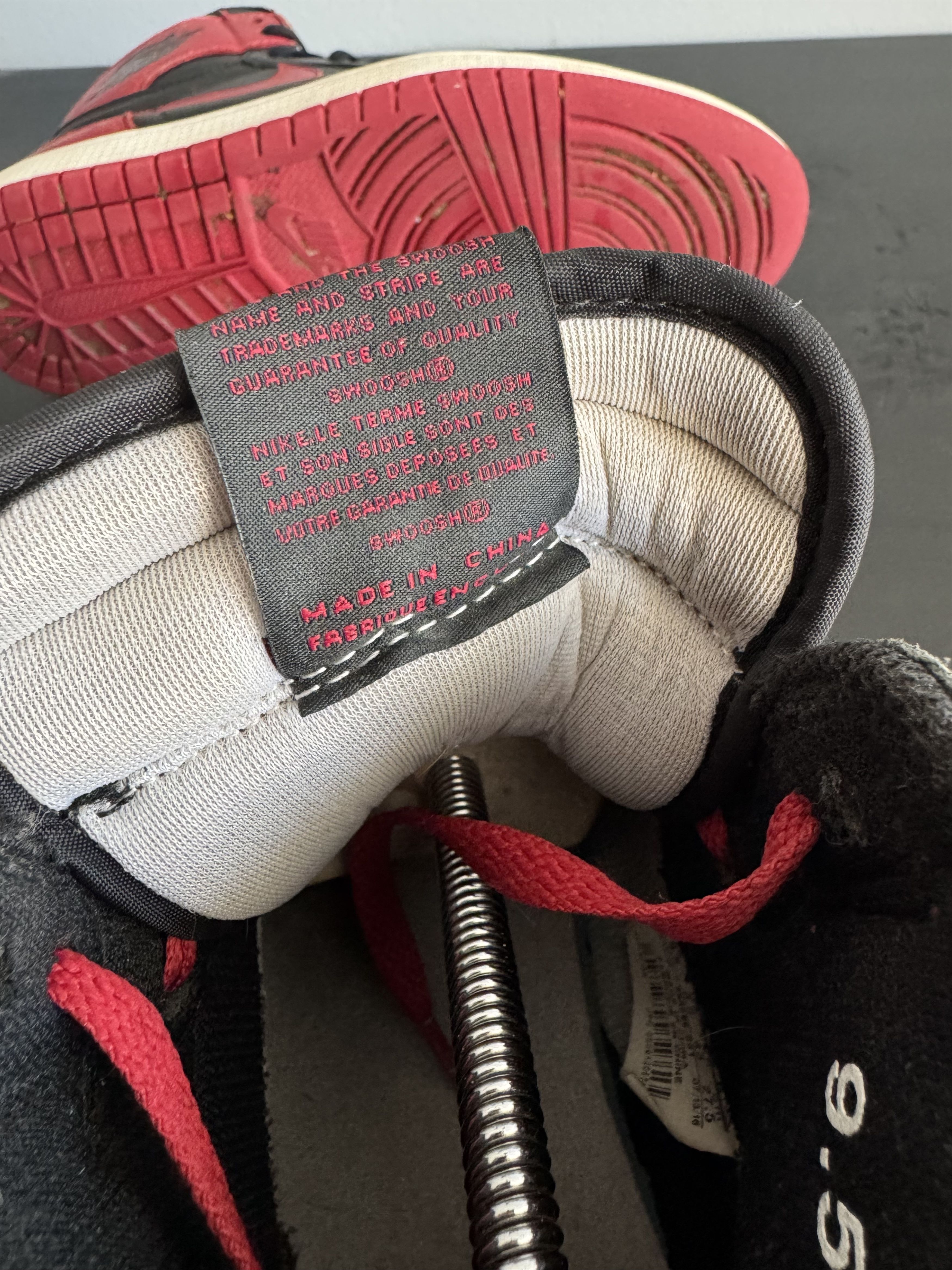 Jordan Brand 2016 Nike Air Jordan 1 High Bred Banned red OG Size US 9.5 / EU 42-43 - 9 Thumbnail