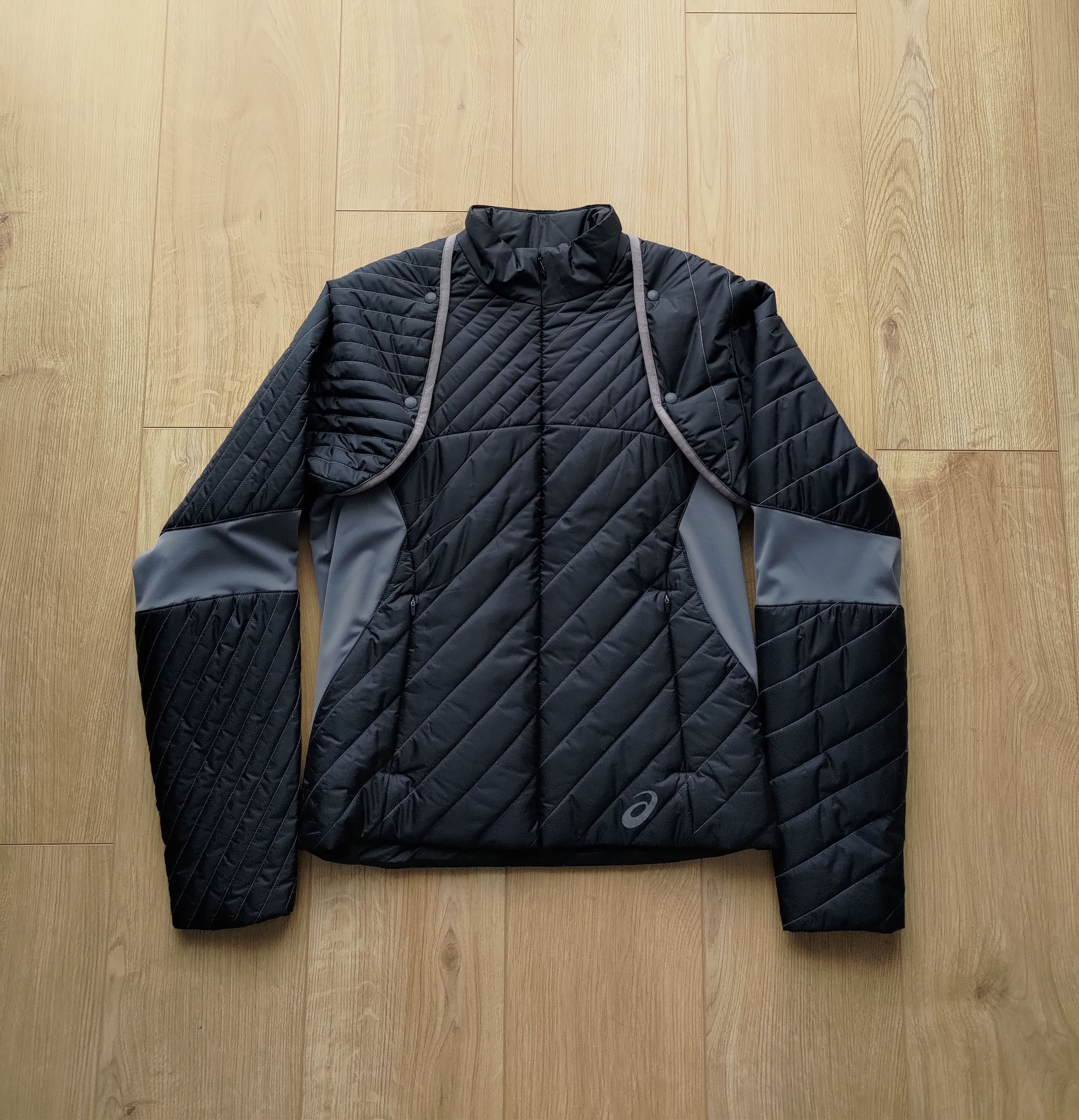 image of Asics Insulated Jacket in Black, Men's (Size Small)