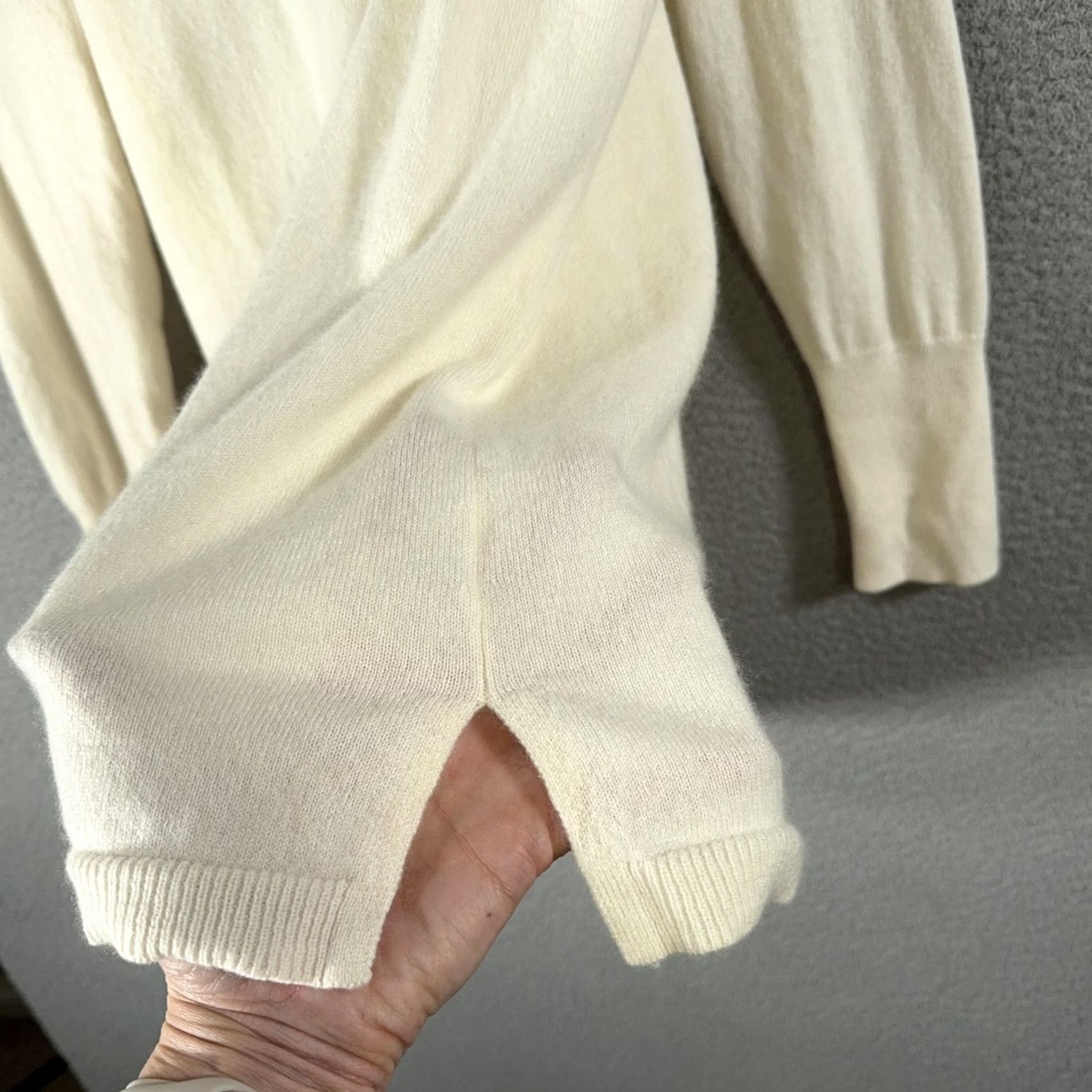 Talbots VINTAGE? No. Talbots White 100% Cashmere Tunic Sweater Womens 1X Cowl Neck Raglan Lightweight Shirt Ladies Plus Size 1X Womens Size XL / US 12-14 / IT 48-50 - 5 Thumbnail