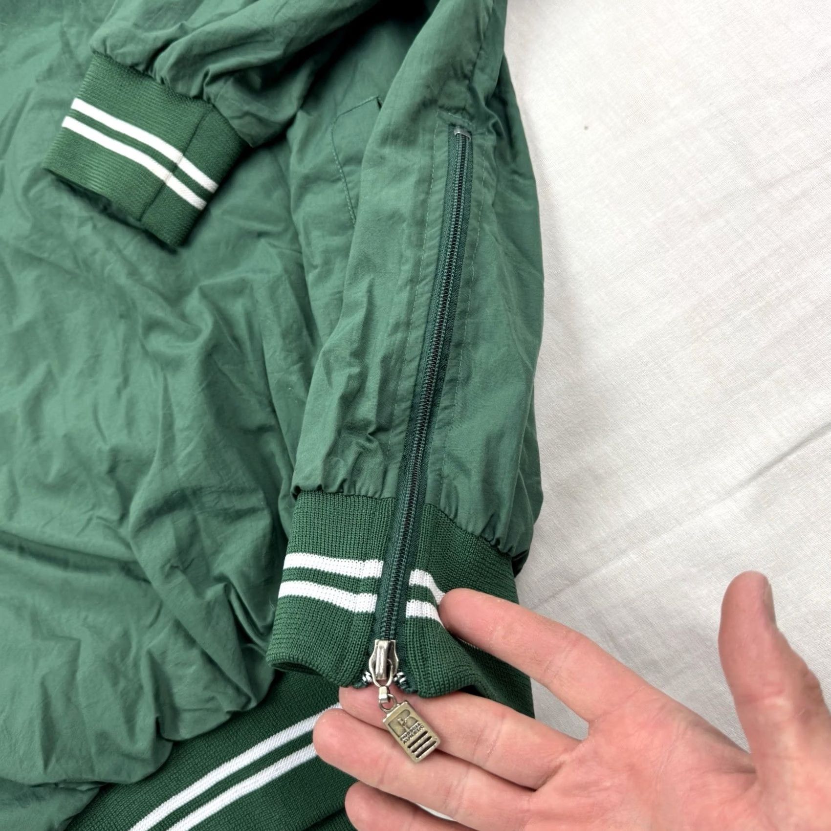 Reebok VINTAGE Reebok Jacket Windbreaker Adult L Green 90s Pockets Mens Size US L / EU 52-54 / 3 - 4 Thumbnail