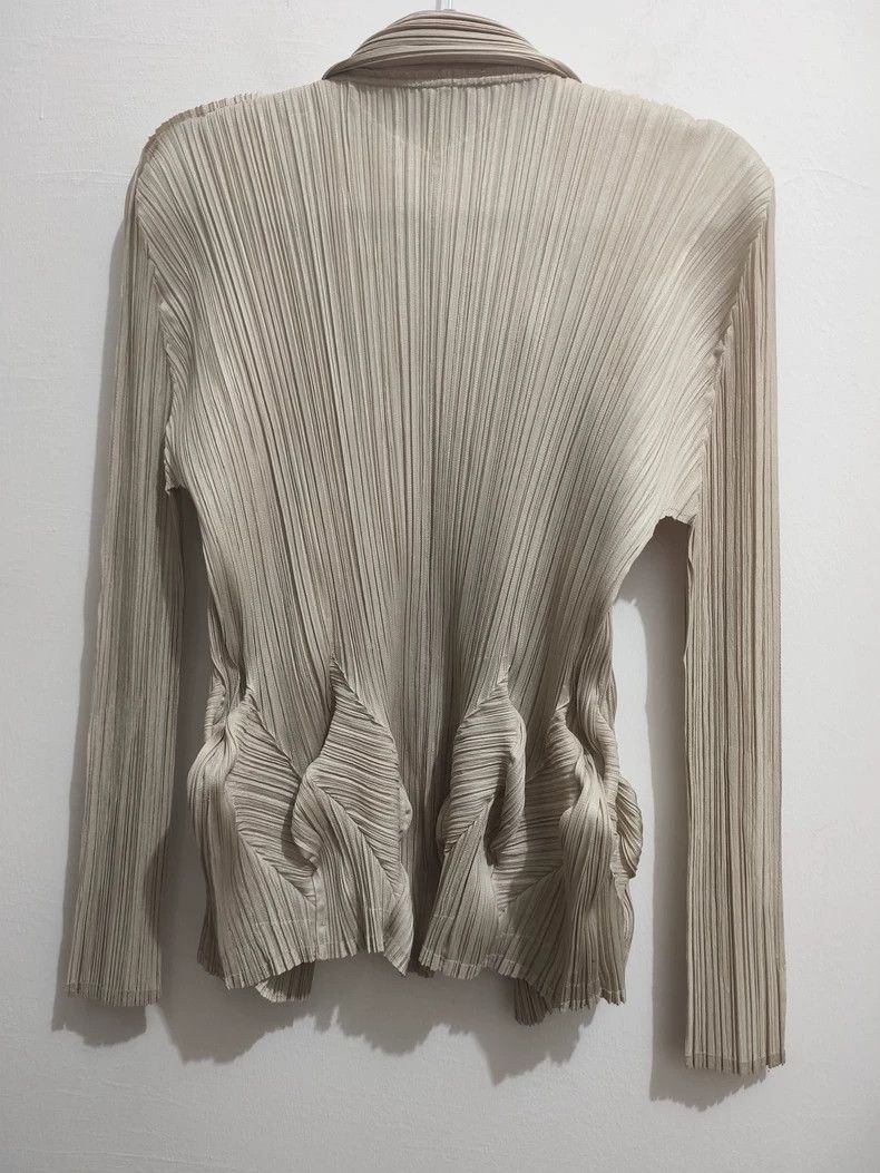 Issey Miyake Issey Miyake size:3 Beige flower bud cardigan Size XS / US 0-2 / IT 36-38 - 2 Thumbnail