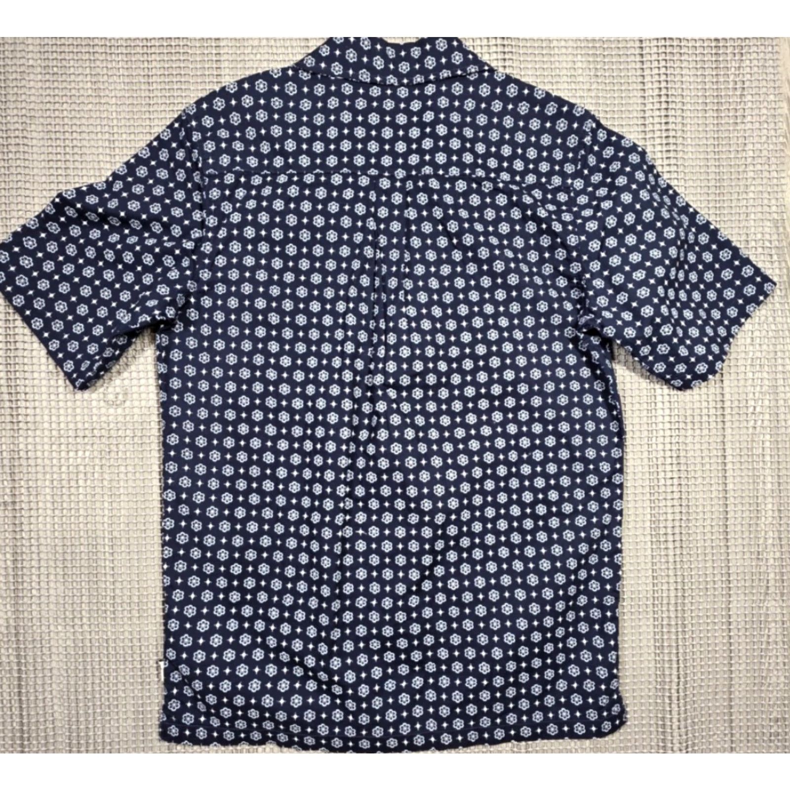 Wrangler VINTAGE Wrangler Resort Shirt Mens M Geometric Hawaiian Camp Blue Cotton Short Sleeve Button-Up Decade: 90s? (But do not add decade) Size US M / EU 48-50 / 2 - 6 Thumbnail