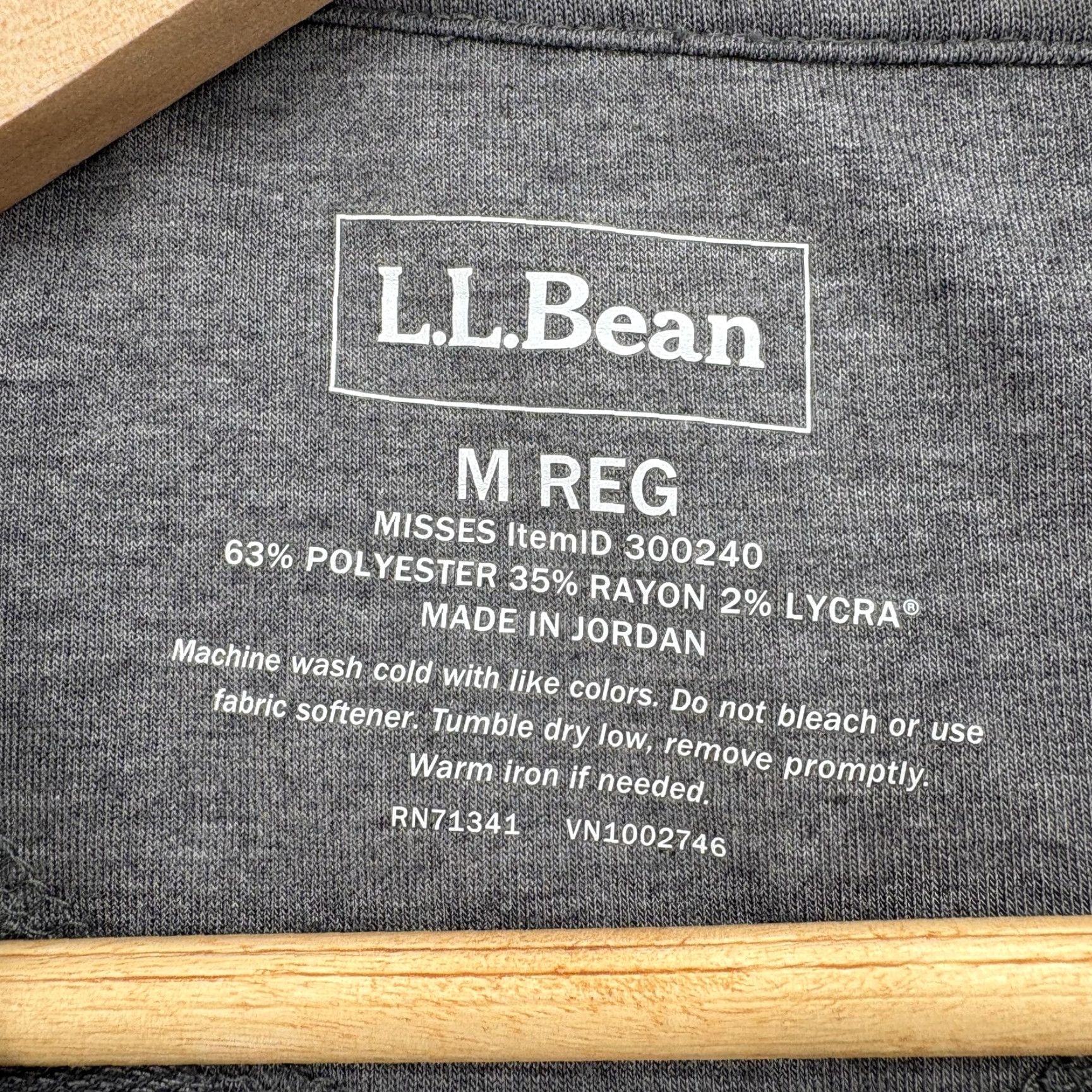 Vintage L.L.Bean Hoodie Tunic Womens M Gray Long Sleeve Kangaroo Pocket Jersey Knit Scoop Neck Pullover Lightweight Relaxed Neckline Size M / US 6-8 / IT 42-44 - 4 Thumbnail