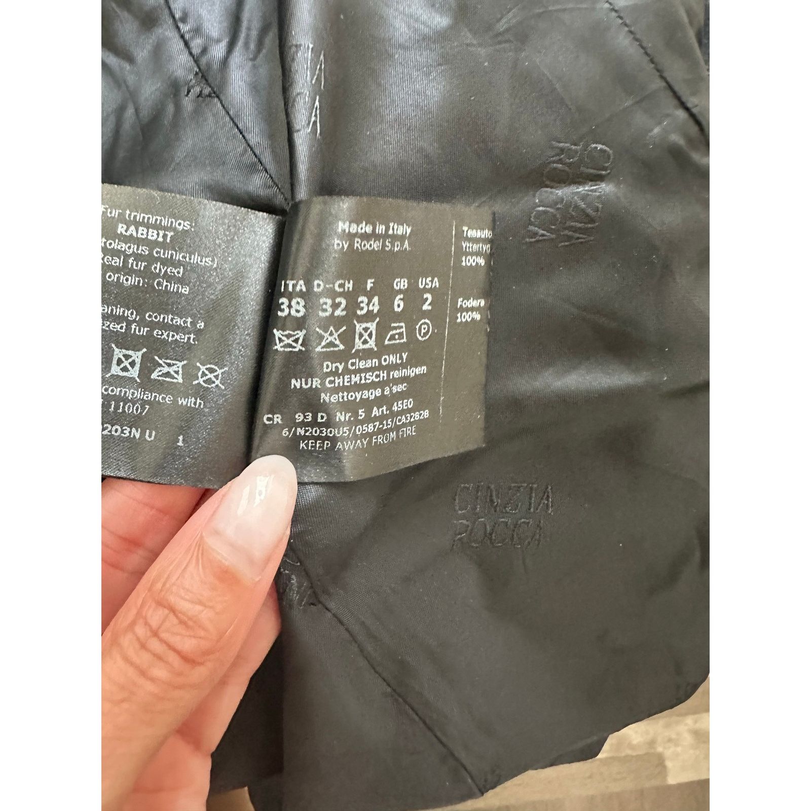 Cinzia Rocca Cinzia Rocca long black fur coat - Size 2 - MINT Size US S / EU 44-46 / 1 - 9 Thumbnail