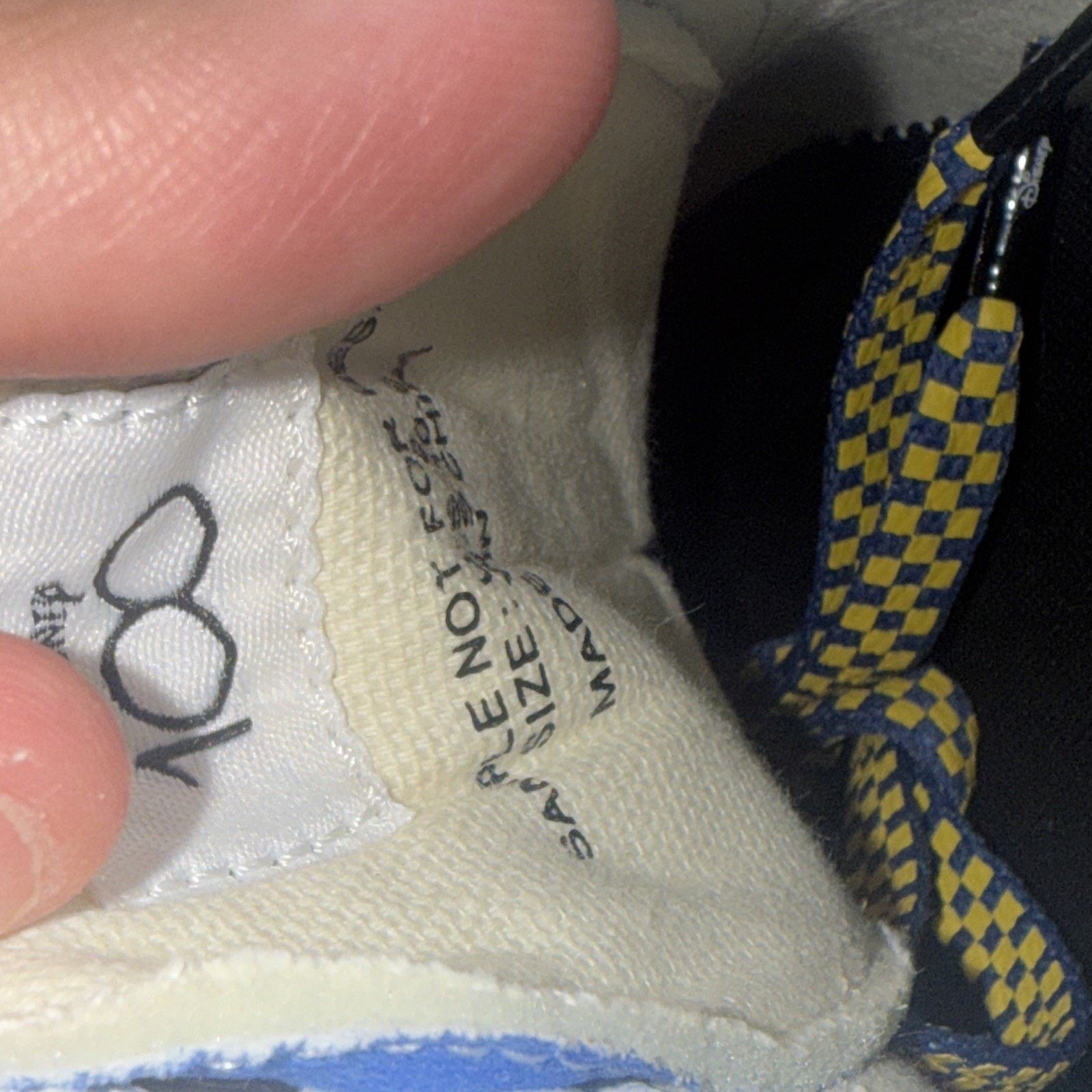 Size 9 - VANS Disney x Old Skool 100th Anniversary “Sample” display picture 3