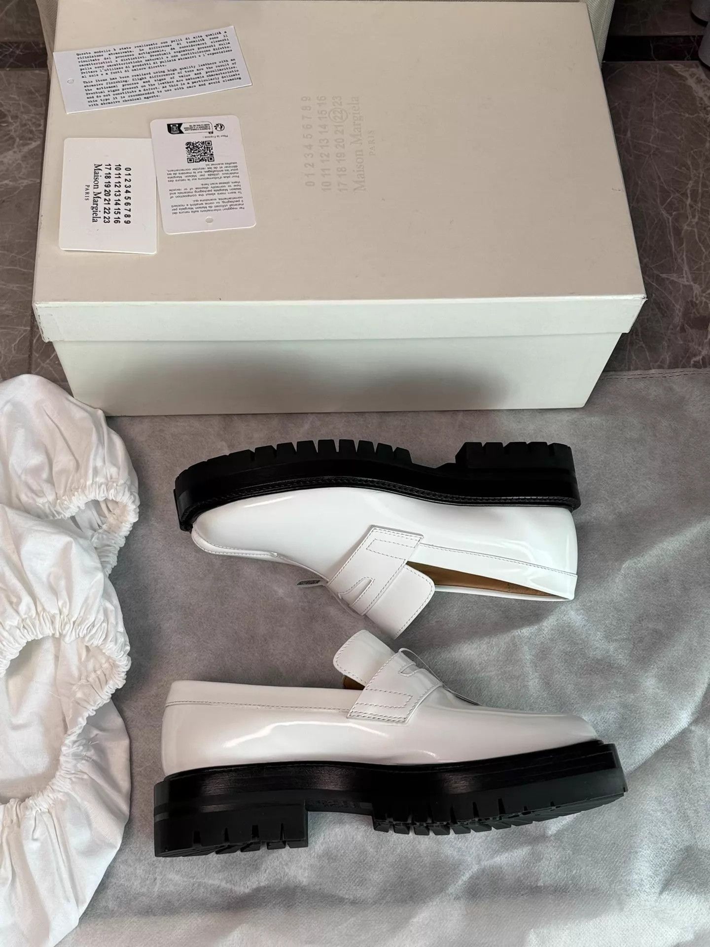 Maison Margiela Maison Margiela Tabi Derby Shoe White 35 Size US 4.5 / IT 34.5 - 7 Thumbnail