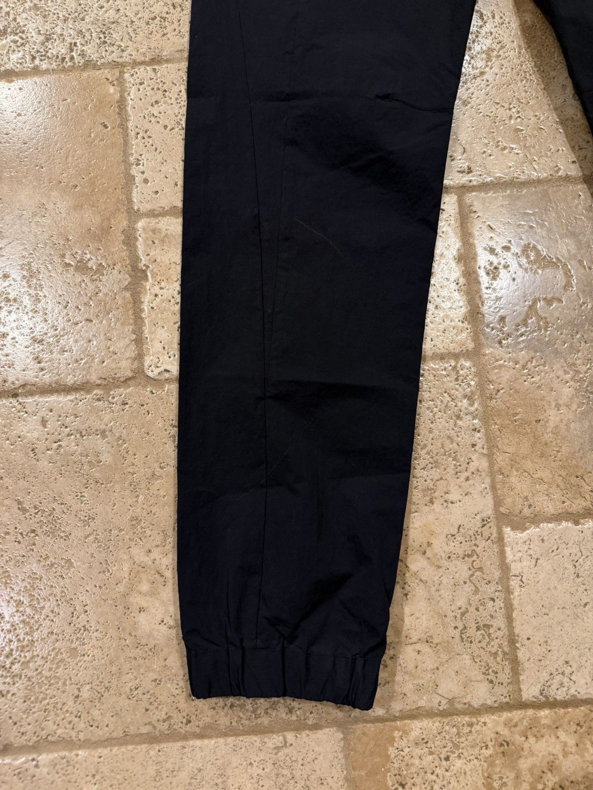 Louis Vuitton Louis Vuitton LV Logo Sample Shell Nylon Black Jogger Pants Size US 32 / EU 48 - 2 Thumbnail