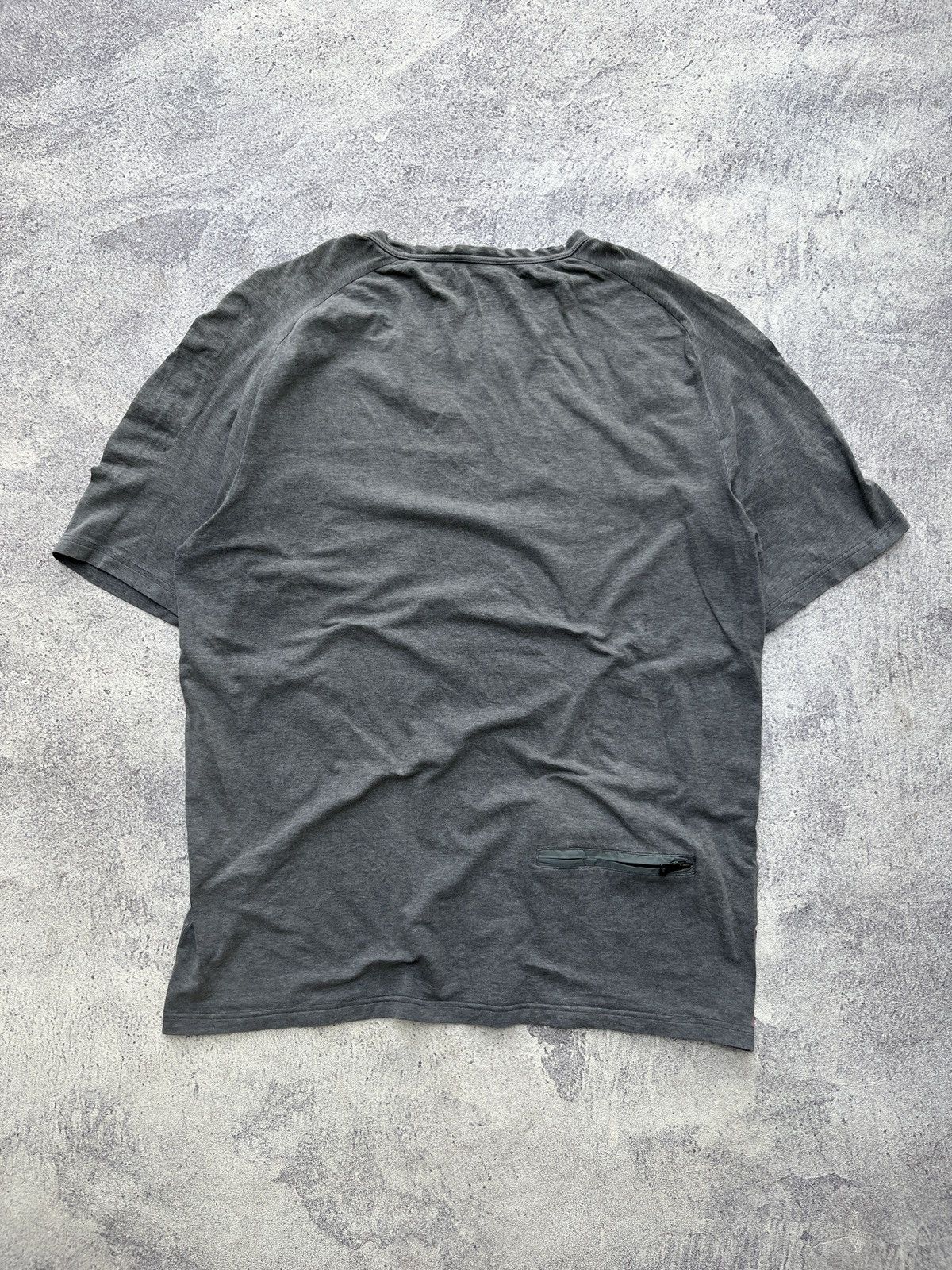 Prada 1999 Prada Sport Back Pocket Stretch Tee Size US L / EU 52-54 / 3 - 4 Thumbnail
