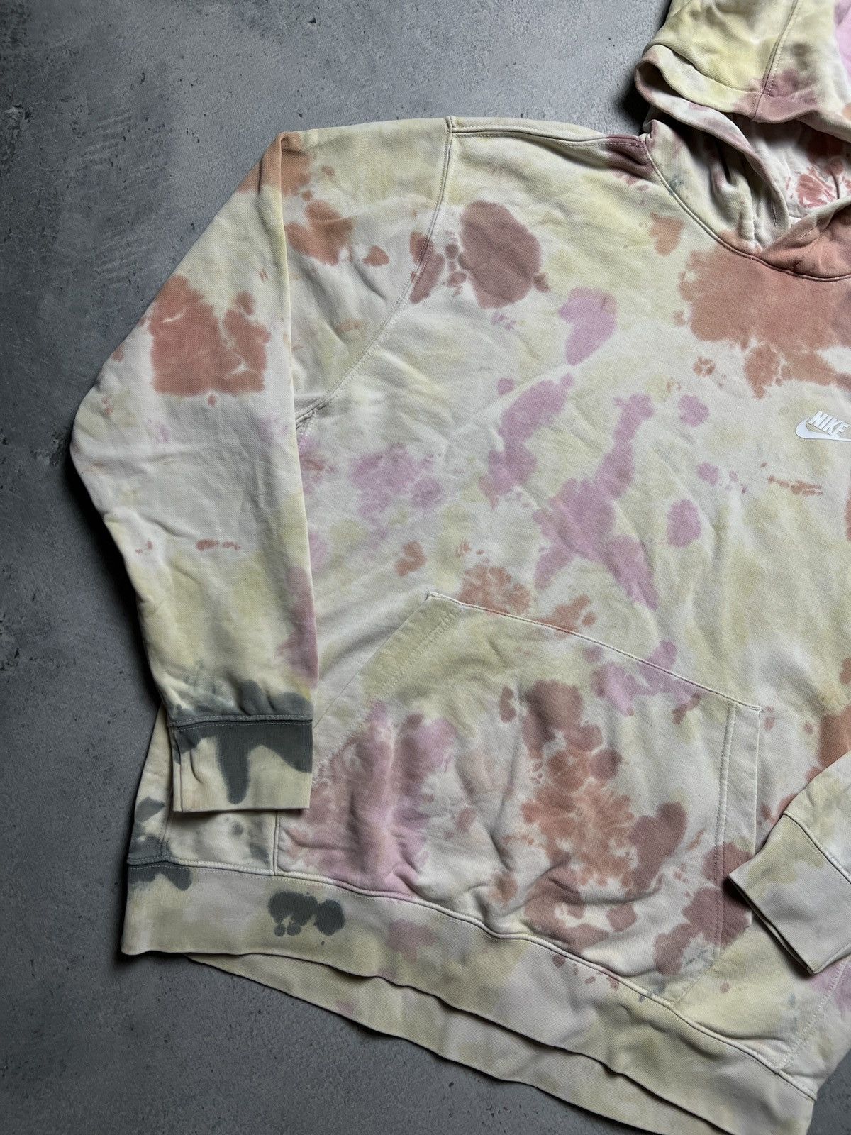 Nike Nike Tie Dye Hoodie Sweatshirt y2k Hype Opium Streetwear Size US L / EU 52-54 / 3 - 3 Thumbnail