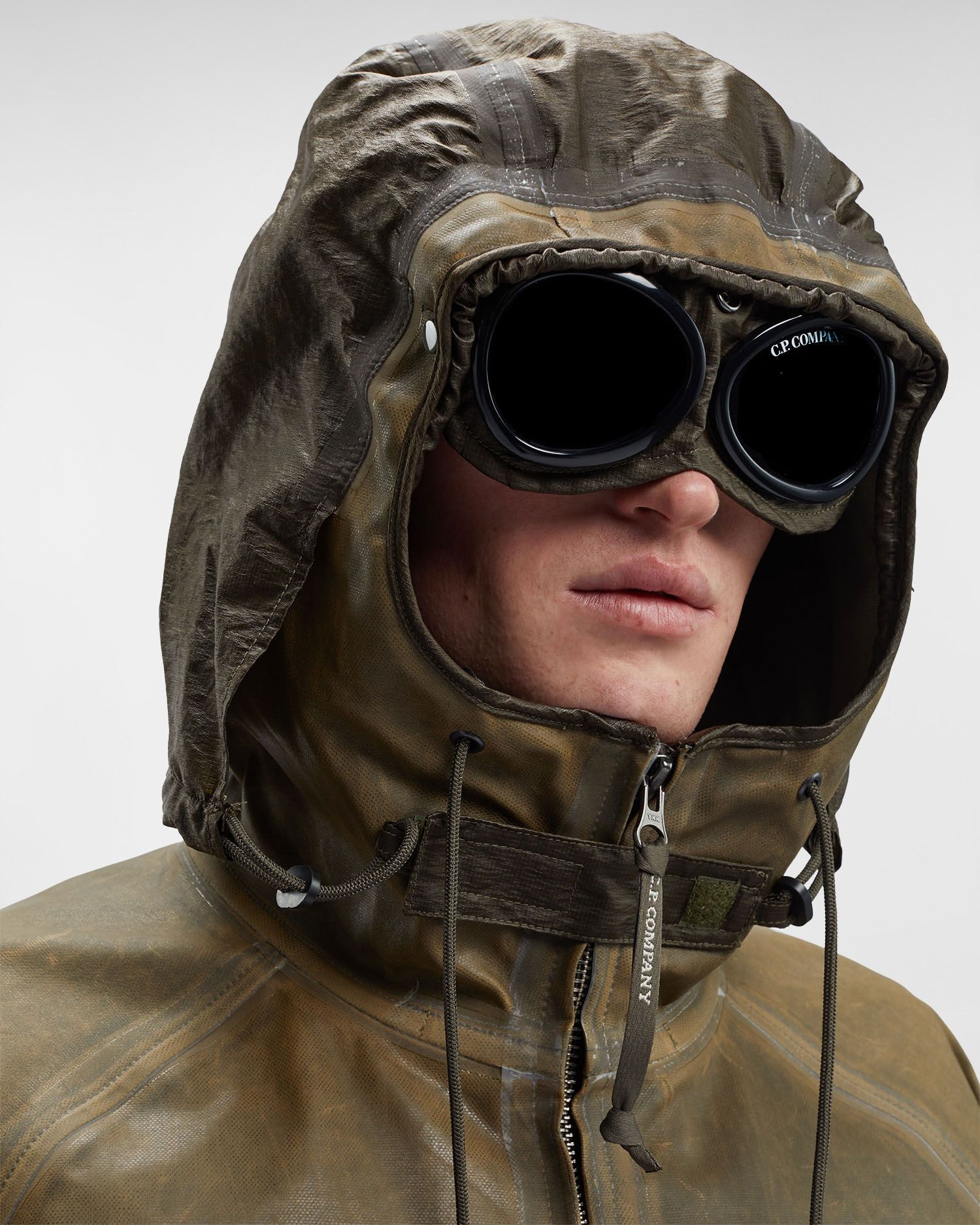 C.P. Company o1y1224 Logo Zipped Hooded Jacket in Military Green Size US S / EU 44-46 / 1 - 4 Thumbnail