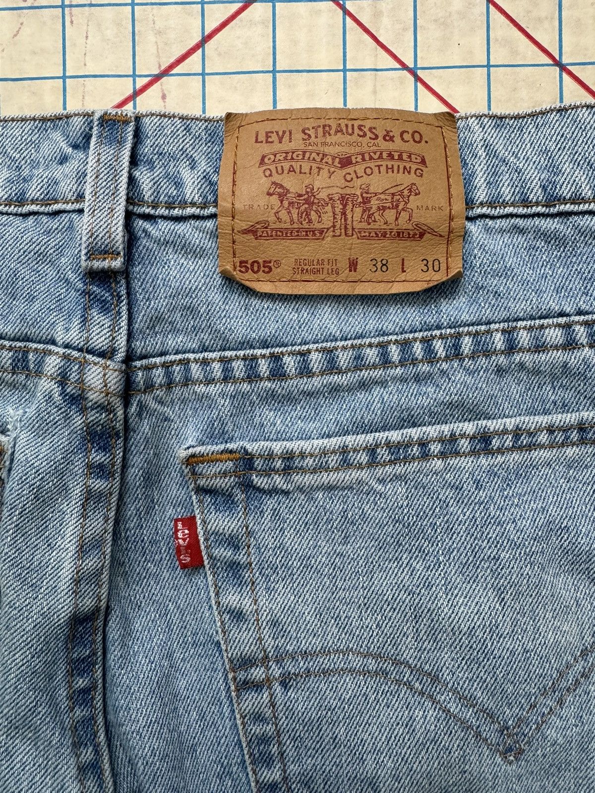 Levi's × Levi's Vintage Clothing × Vintage Levi’s 505 Light Stonewash Vintage Jeans Fits 36 Regular Fit Size US 36 / EU 52 - 14 Thumbnail