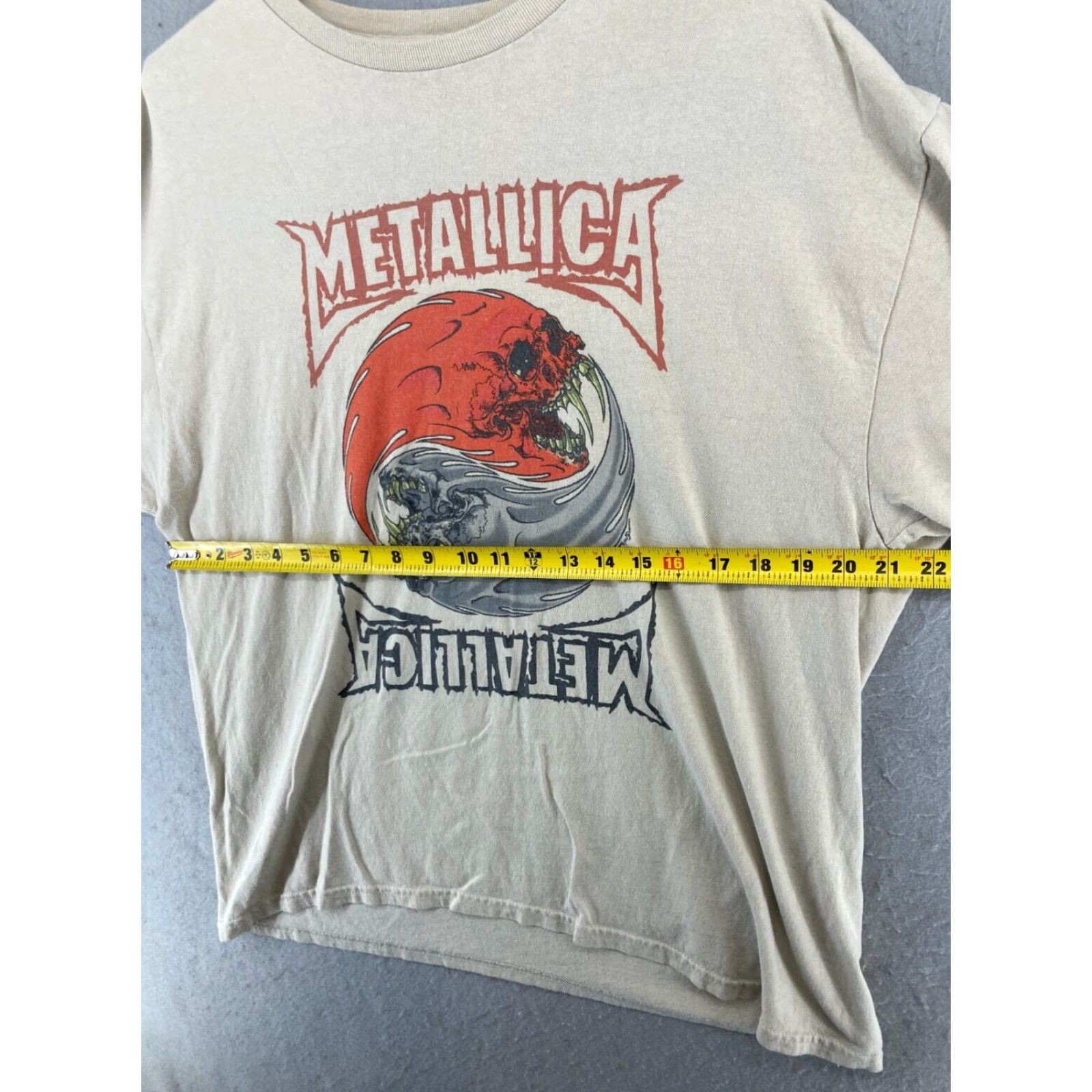 Vintage Metallica Graphic Print T-Shirt XL Beige Rock Skull Crew Neck Mens Size US XL / EU 56 / 4 - 3 Thumbnail