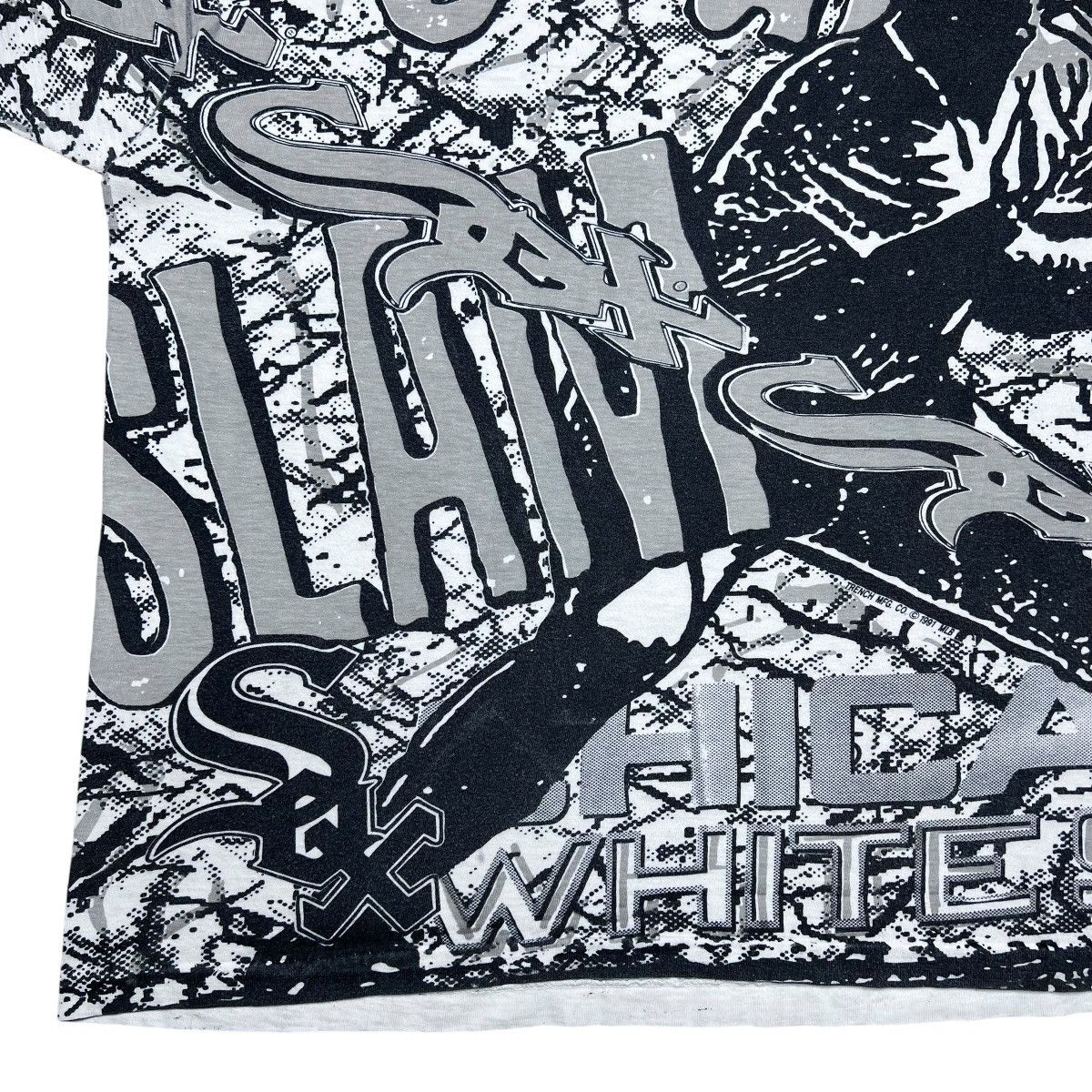 MLB Vintage 1991 MLB Chicago White Sox All Over Print Trench Tee Size US L / EU 52-54 / 3 - 17 Thumbnail