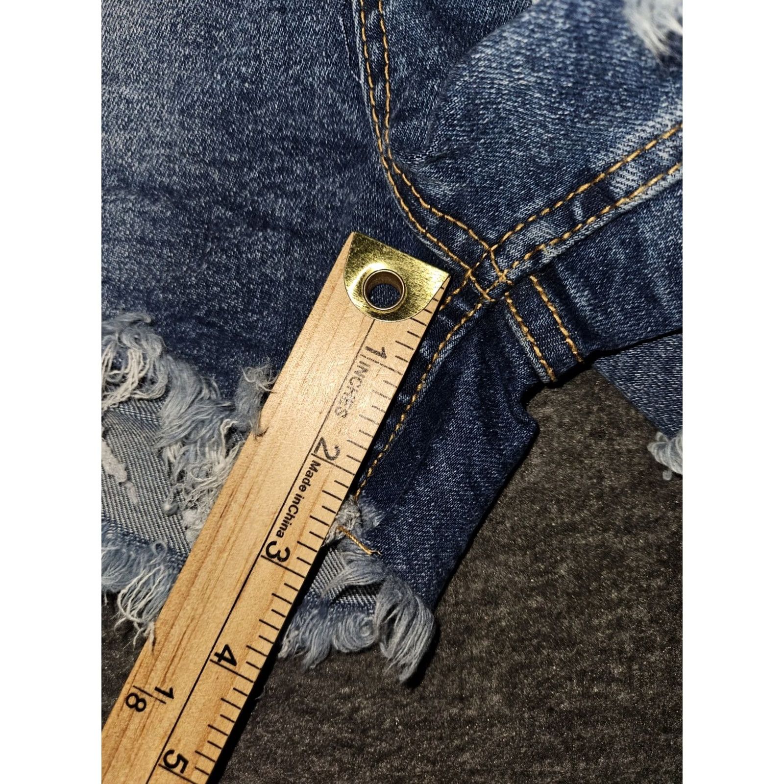 Vintage VINTAGE We The Free Cut Off Shorts Women's 27 Button Fly Distressed Preppy Size 27" / US 4 / IT 40 - 5 Thumbnail