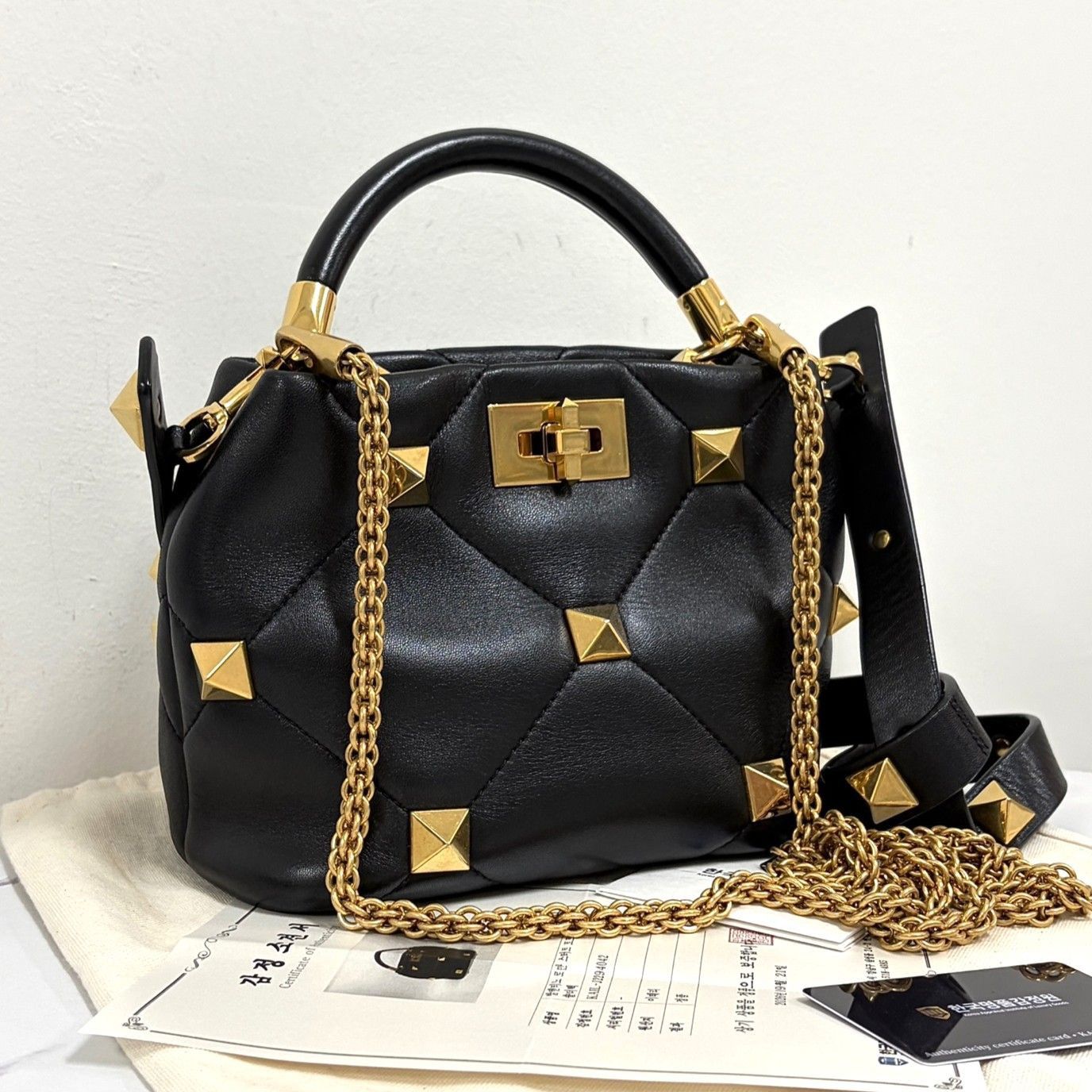 Valentino Roman Stud Tote Bag Shoulder Bag Black Size ONE SIZE - 1 Thumbnail