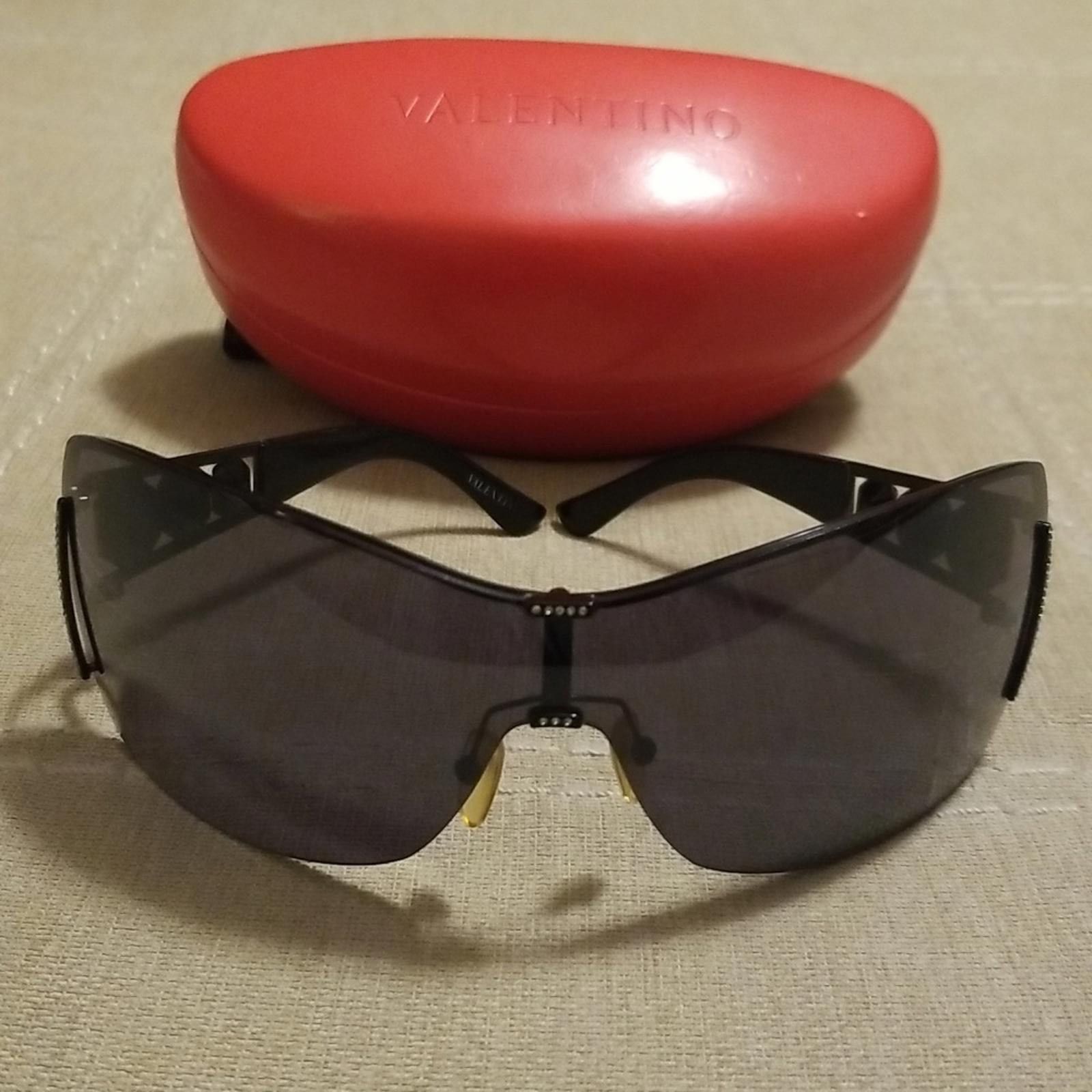 Valentino Valentino Tortoise shell wrap Rhinestone sunglasses w/case Size ONE SIZE - 4 Thumbnail