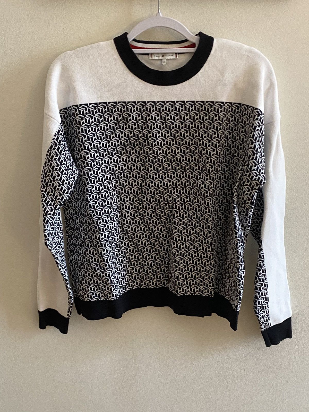 Tommy Hilfiger Cropped Knit Tommy Hilfiger Monogram Sweater Size L / US 10 / IT 46 - 1 Thumbnail