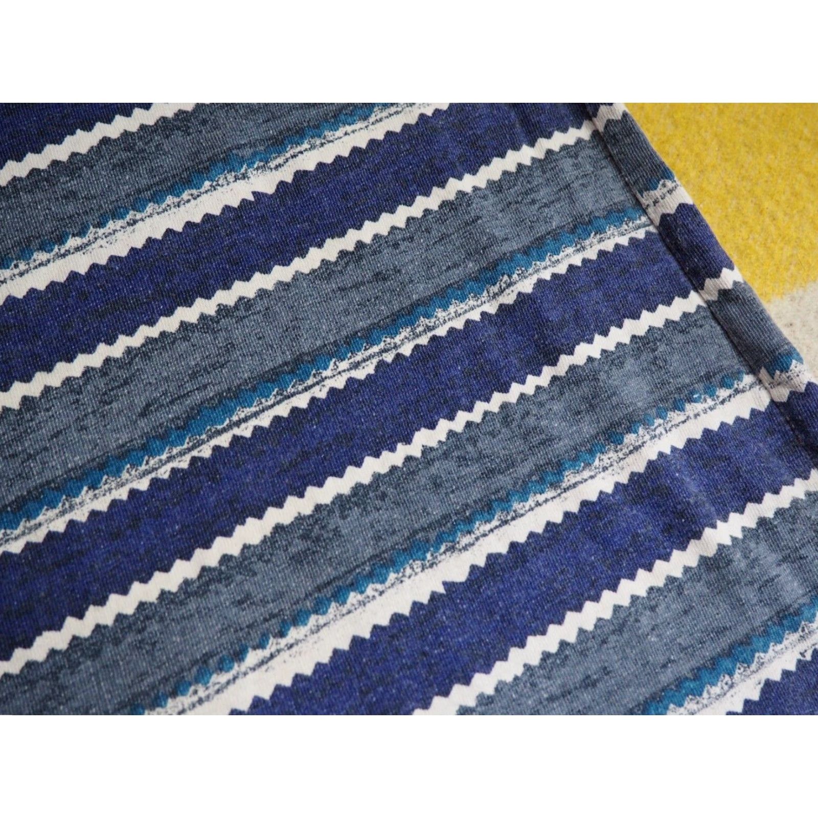 Etro VTG 90s Y2k Generra Retro Geometric Striped Skate Surf Faded Tee T-Shirt L EUC Unisex Geometric Cotton Graphic Tee 1990s Multi-Color Shirt Mens/Unisex Size US L / EU 52-54 / 3 - 4 Thumbnail
