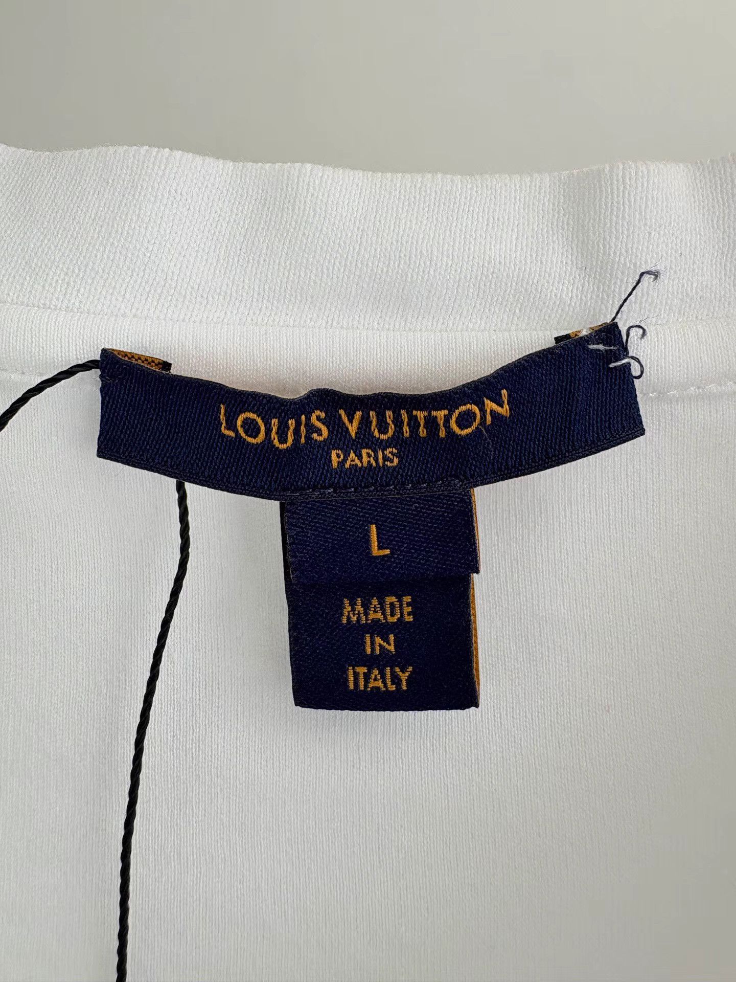 Louis Vuitton LOUIS VUITTON LV Chain Slogan White Short Sleeve Size US L / EU 52-54 / 3 - 5 Thumbnail