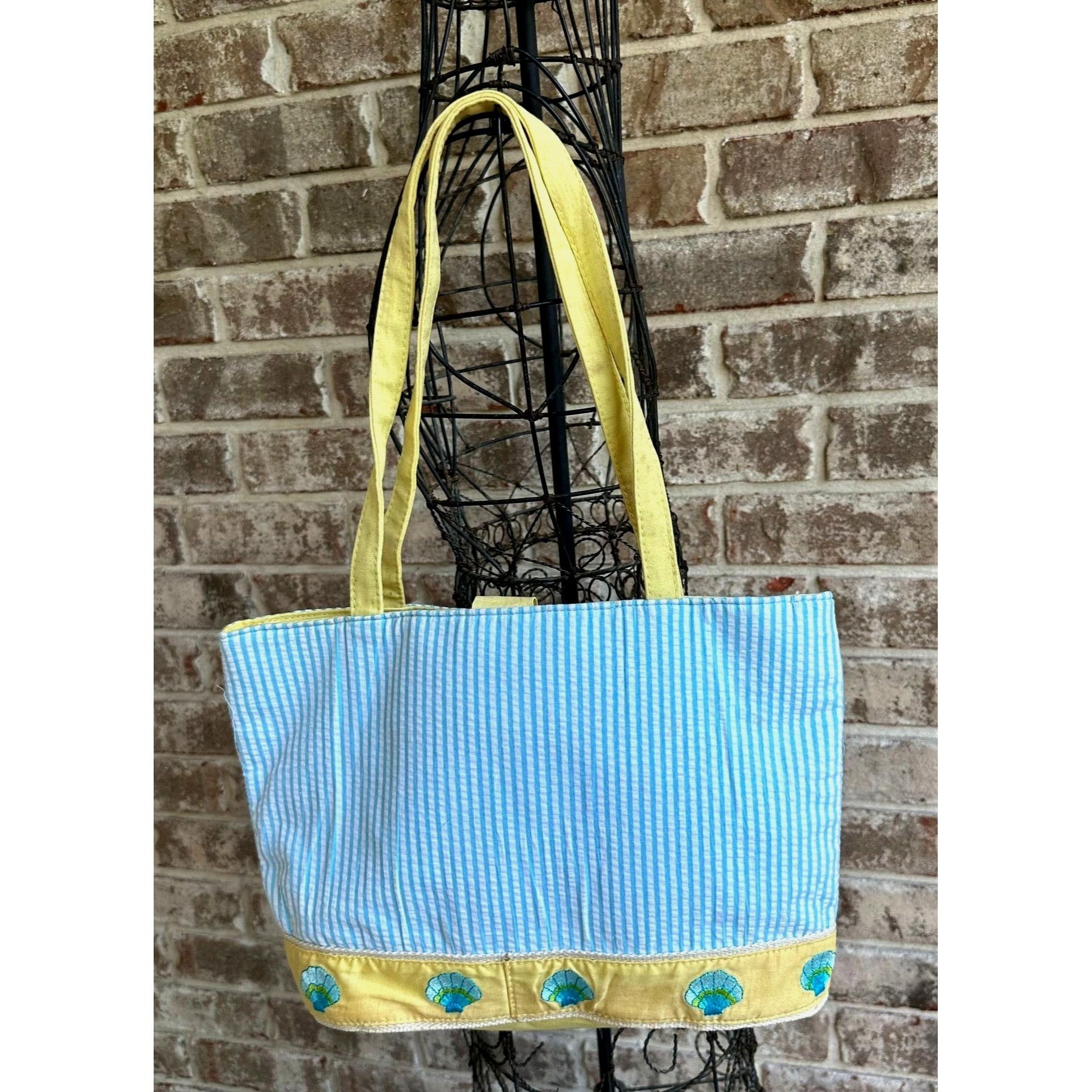 Quacker Factory Quacker Factory Resort Blue White Seersucker Seashell Tote Y Size ONE SIZE - 4 Thumbnail