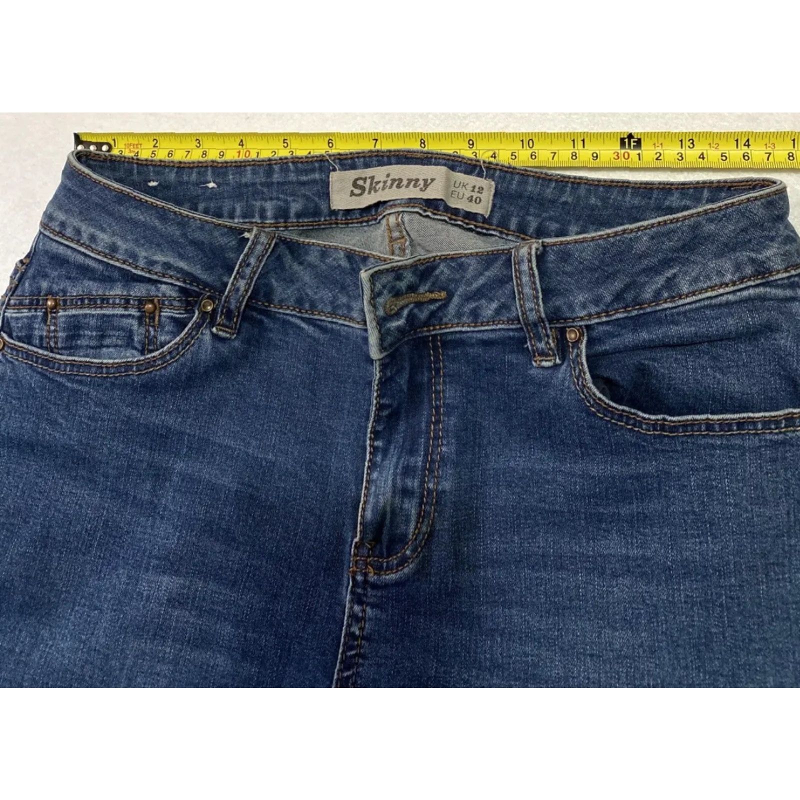 Vintage Skinny Jeans Women's Size 8 Denim Blue 27 Inseam 5-Pocket Zip Button Slim Mid Rise Stretch Cotton Blend Casual Modern 8 Regular Jeans Mens? Size 30" / US 8 / IT 44 - 5 Thumbnail