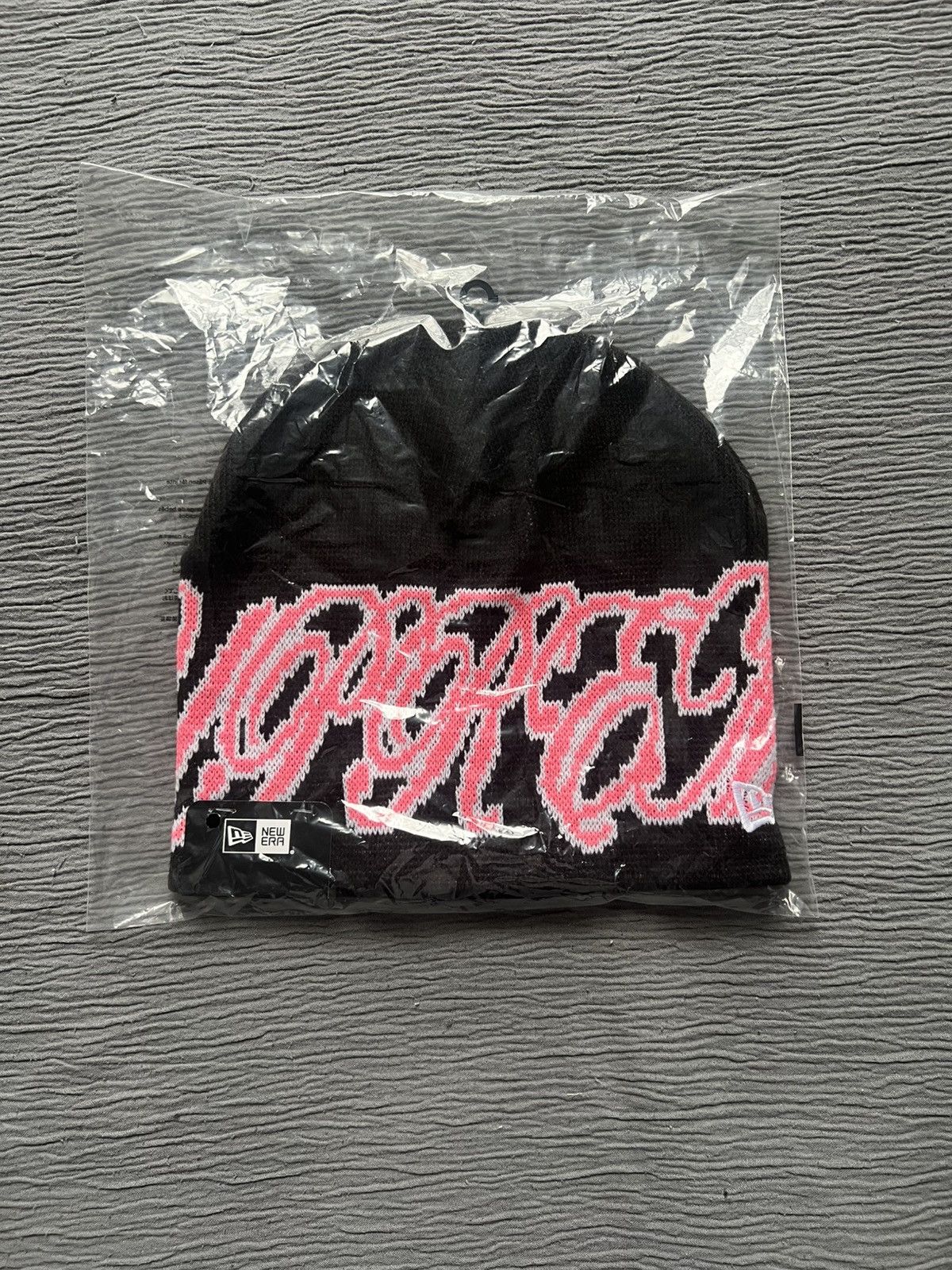 Supreme Supreme New Era Cursive Beanie Size ONE SIZE - 1 Thumbnail