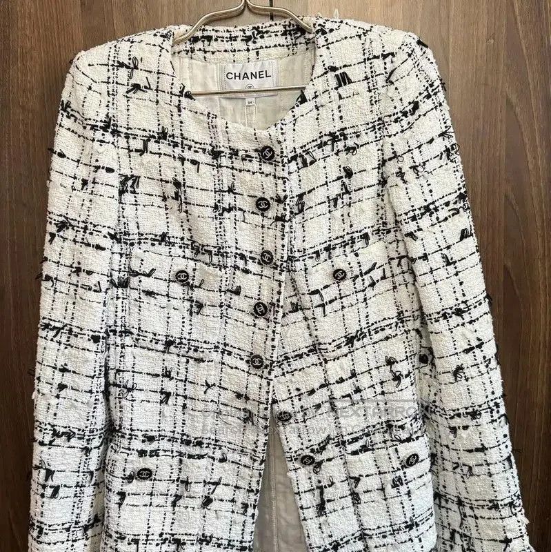 Chanel Chanel White Jacket for Women . Size XS / US 0-2 / IT 36-38 - 1 Thumbnail