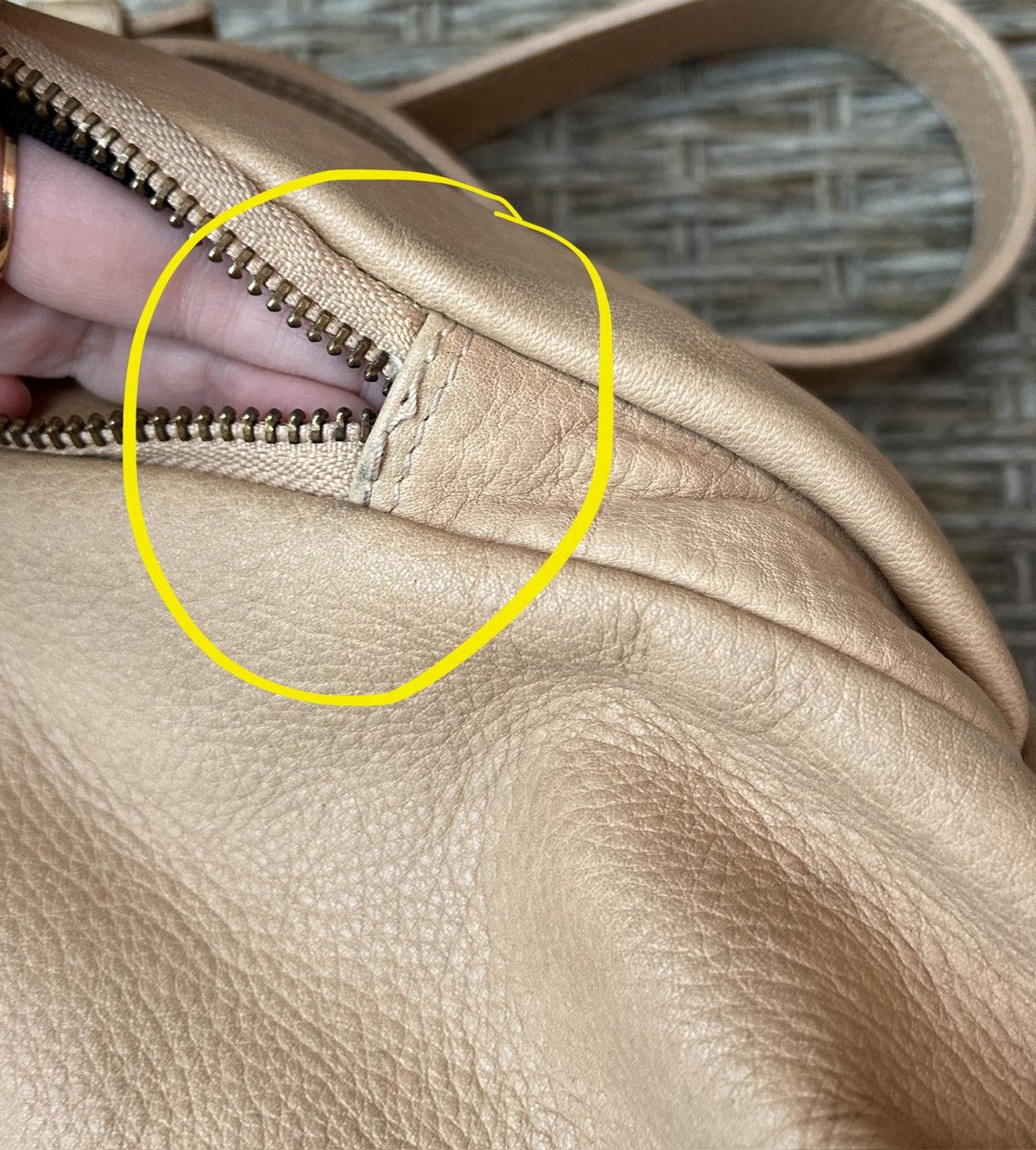 Furla Furla Beige Leather Hobo Shoulder Bag Gold Chain Size ONE SIZE - 19 Thumbnail