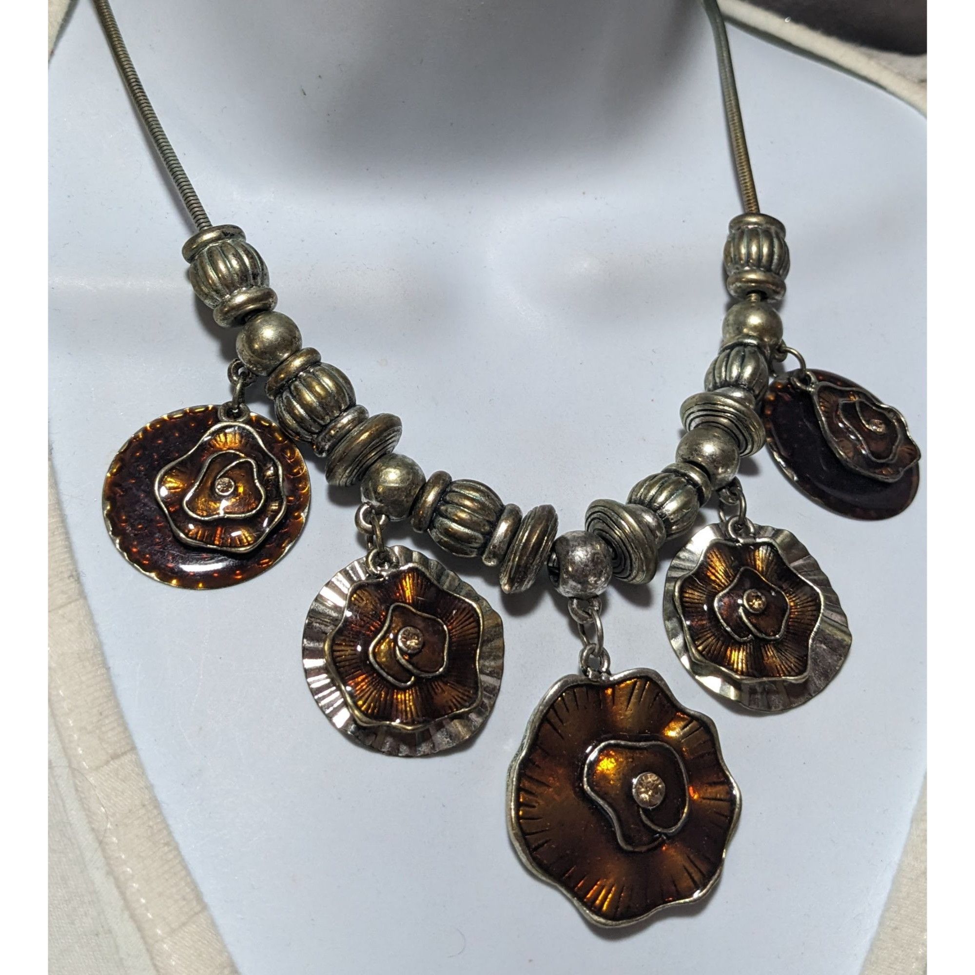 Other Abstract Floral Medallion Statement Necklace Size ONE SIZE - 9 Thumbnail