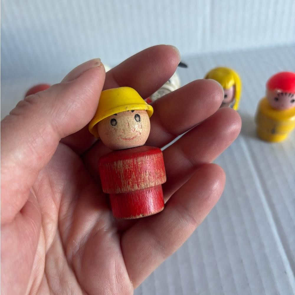 Designer Vintage 1972 Fisher Price Little People - Lot of 6 Figures Size ONE SIZE - 2 Thumbnail