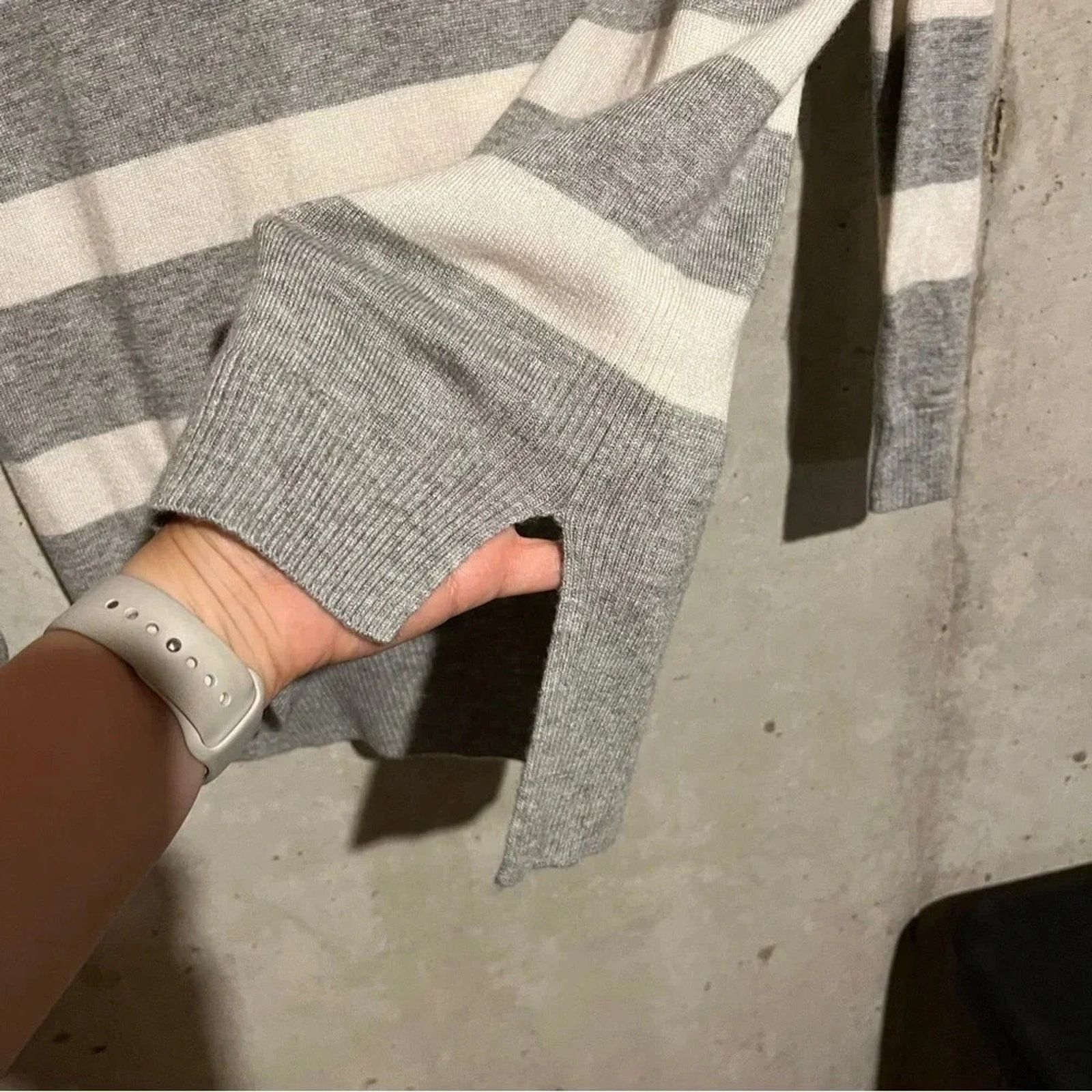 Gap Women’s GAP Lightweight Sweater Striped Deep V-Neck Size XS Size XS / US 0-2 / IT 36-38 - 4 Thumbnail