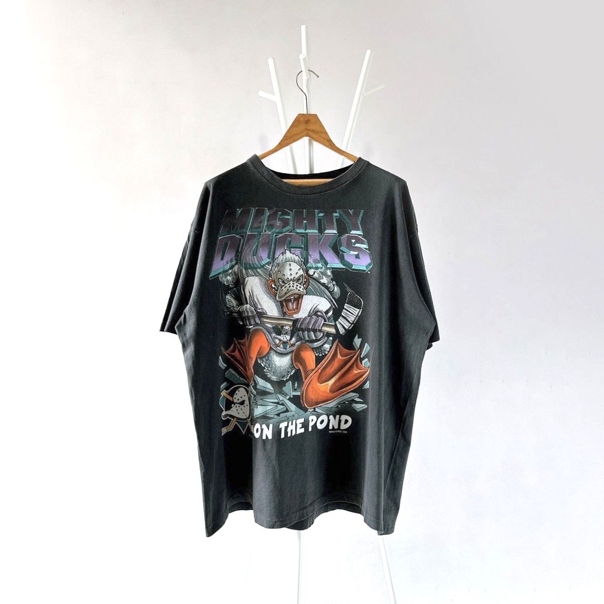 Vintage 90s Anaheim Ducks, Mighty Ducks NHL t-shirt/ XL Size US XL / EU 56 / 4 - 1 Thumbnail