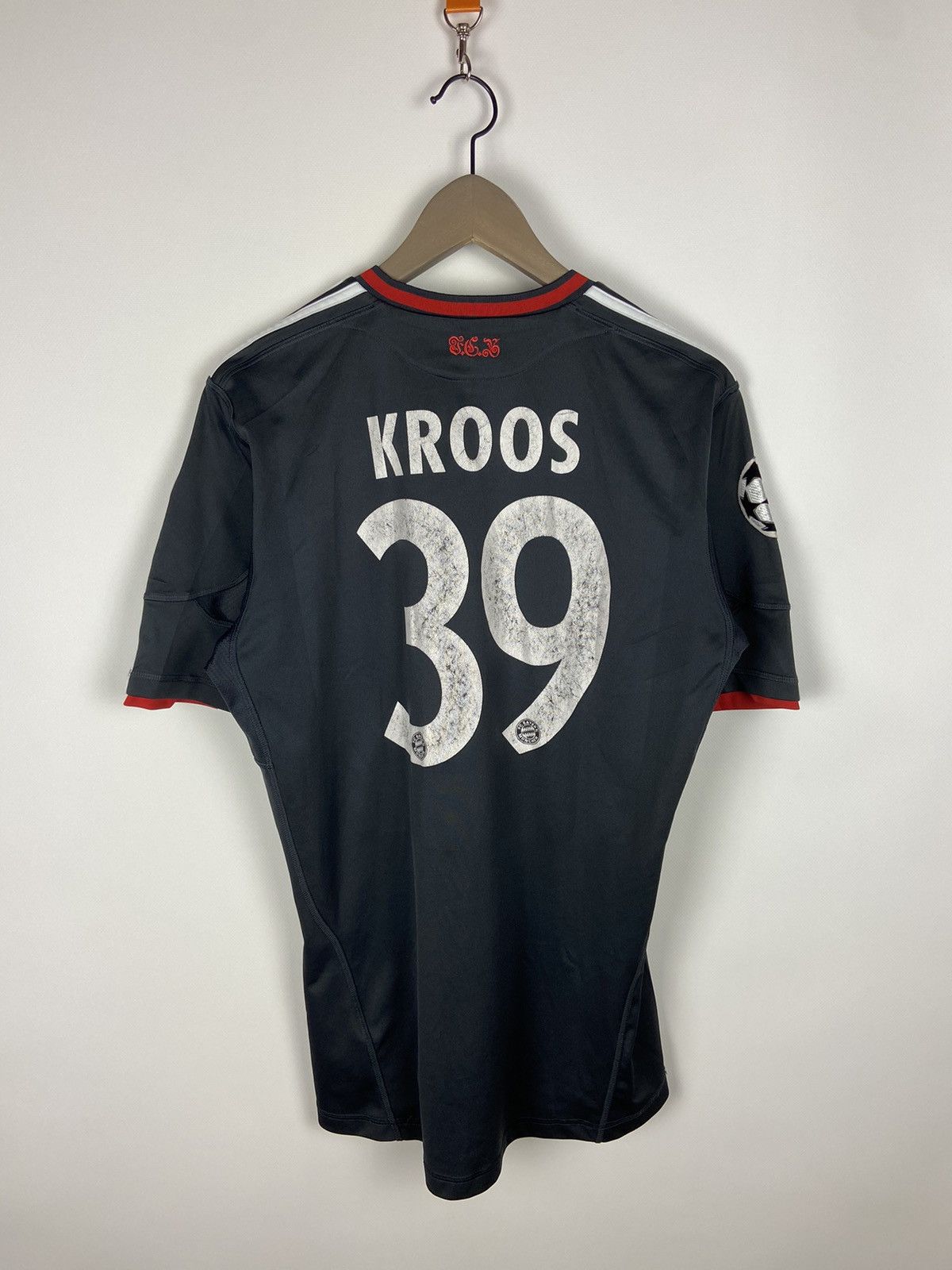 Vintage JERSEY ADIDAS BAYERN MUNICH FOOTBALL SHIRT 2011 TONI KROOS Size US M / EU 48-50 / 2 - 1 Thumbnail