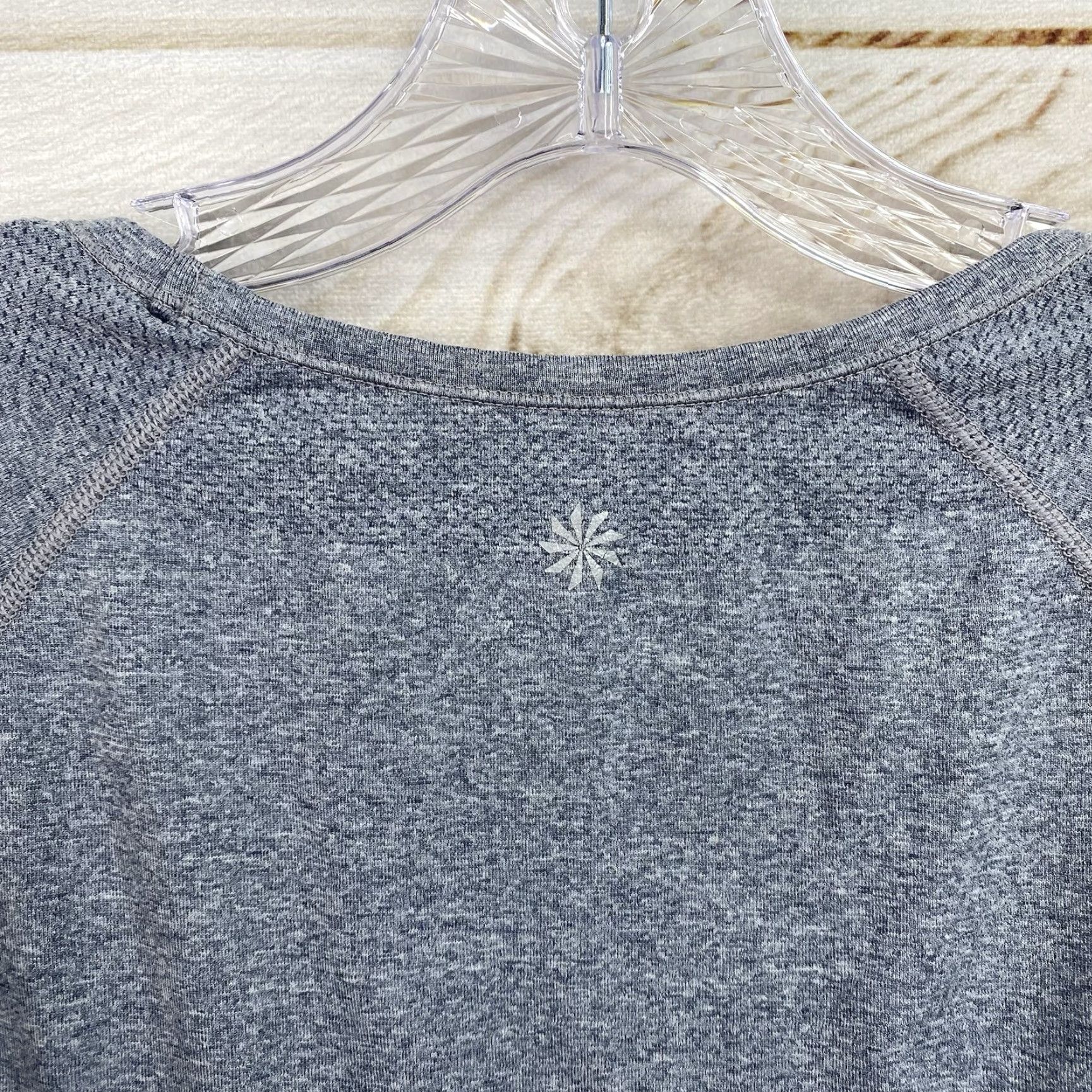 Athleta Athleta Shirt Womens L Gray Ruched Side Short Sleeve Athletic Top Yoga Running Size L / US 10 / IT 46 - 6 Thumbnail