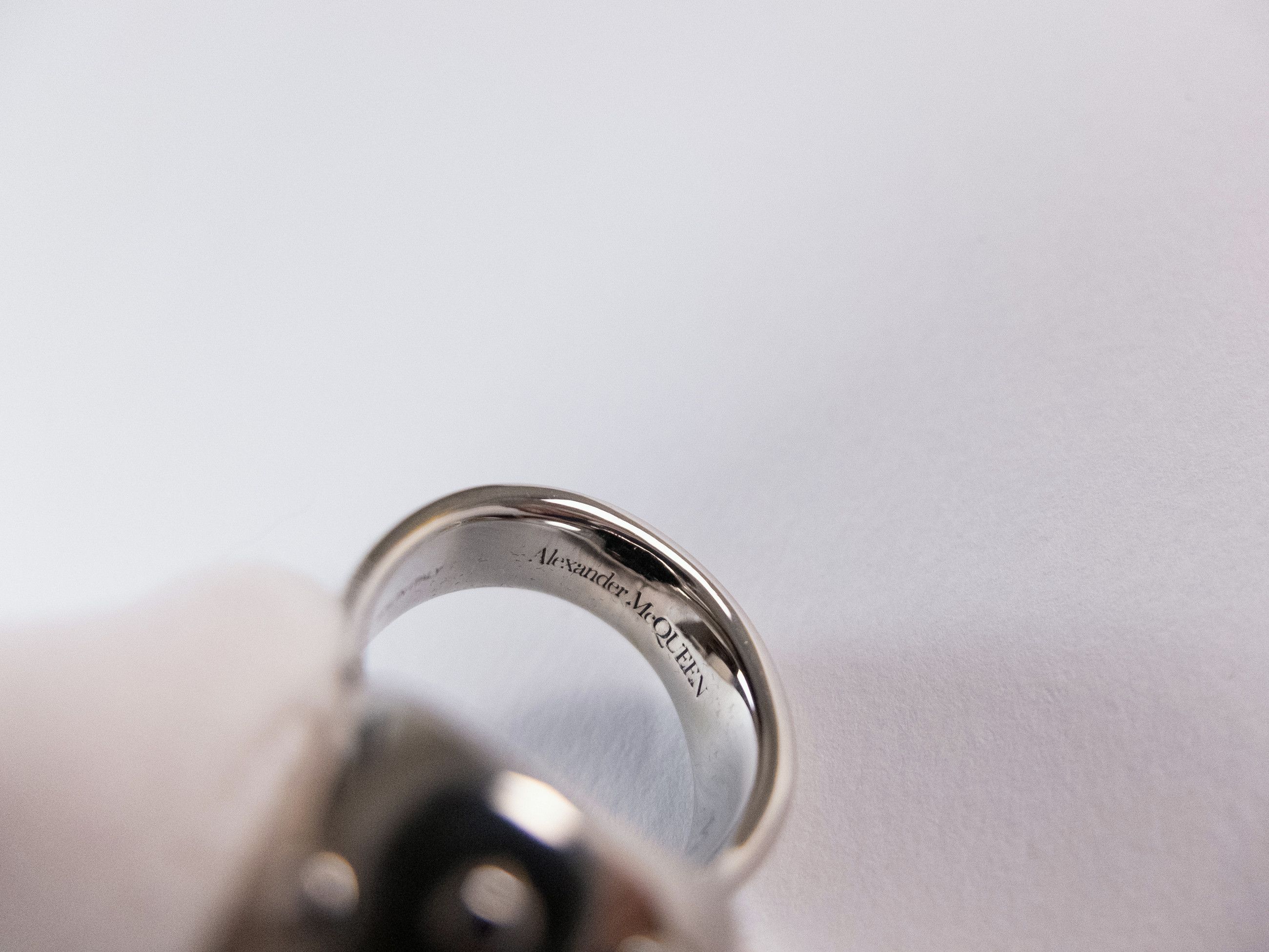 Alexander McQueen ALEXANDER MCQUEEN silver tone metal giant skull ring 9 19 q Size ONE SIZE - 8 Thumbnail