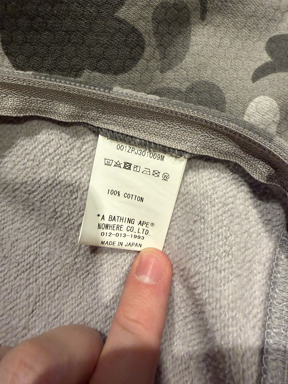 Bape BAPE Honeycomb Camo Shark Full Zip Hoodie – Grey Size US L / EU 52-54 / 3 - 7 Thumbnail